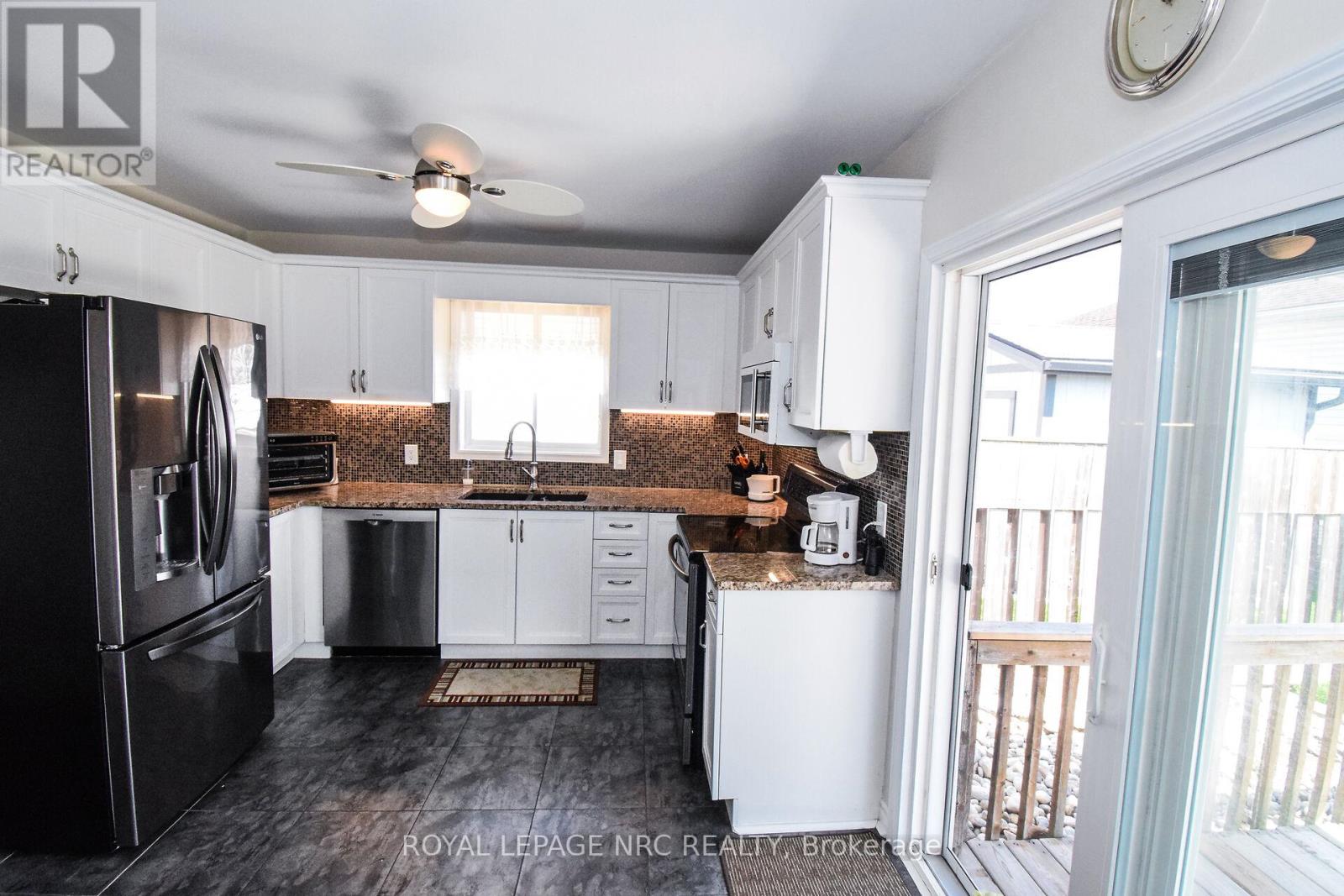 330 Autumn Crescent, Welland, Ontario  L3C 7K1 - Photo 11 - X12402999