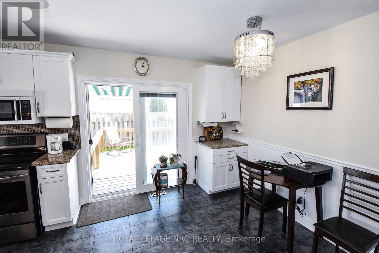 330 Autumn Crescent, Welland, Ontario  L3C 7K1 - Photo 13 - X12402999