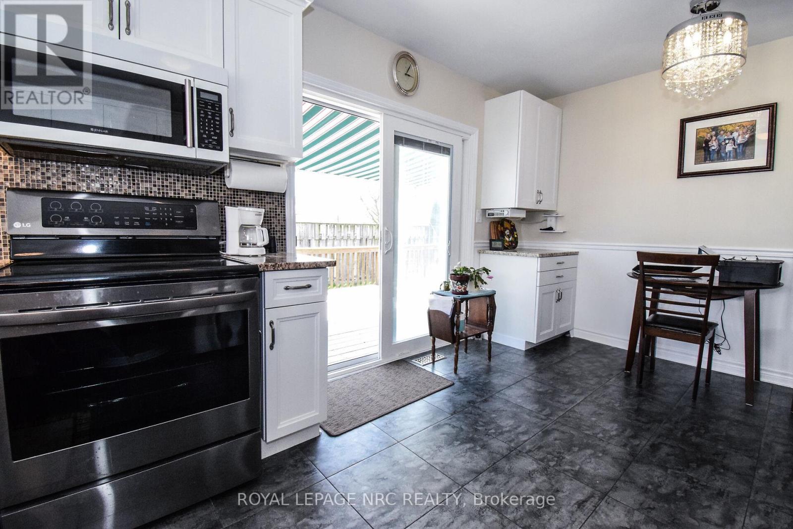 330 Autumn Crescent, Welland, Ontario  L3C 7K1 - Photo 15 - X12402999