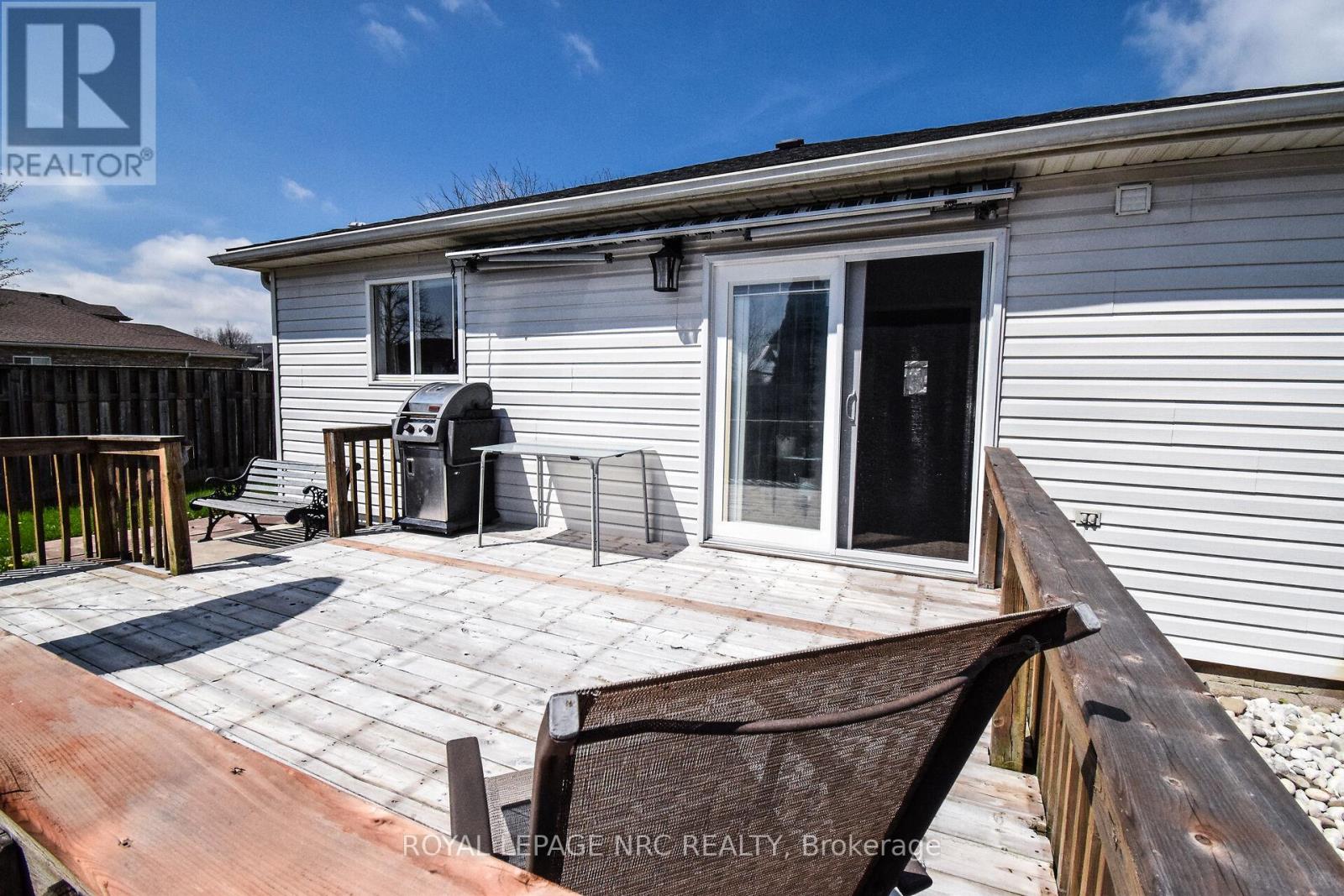 330 Autumn Crescent, Welland, Ontario  L3C 7K1 - Photo 37 - X12402999