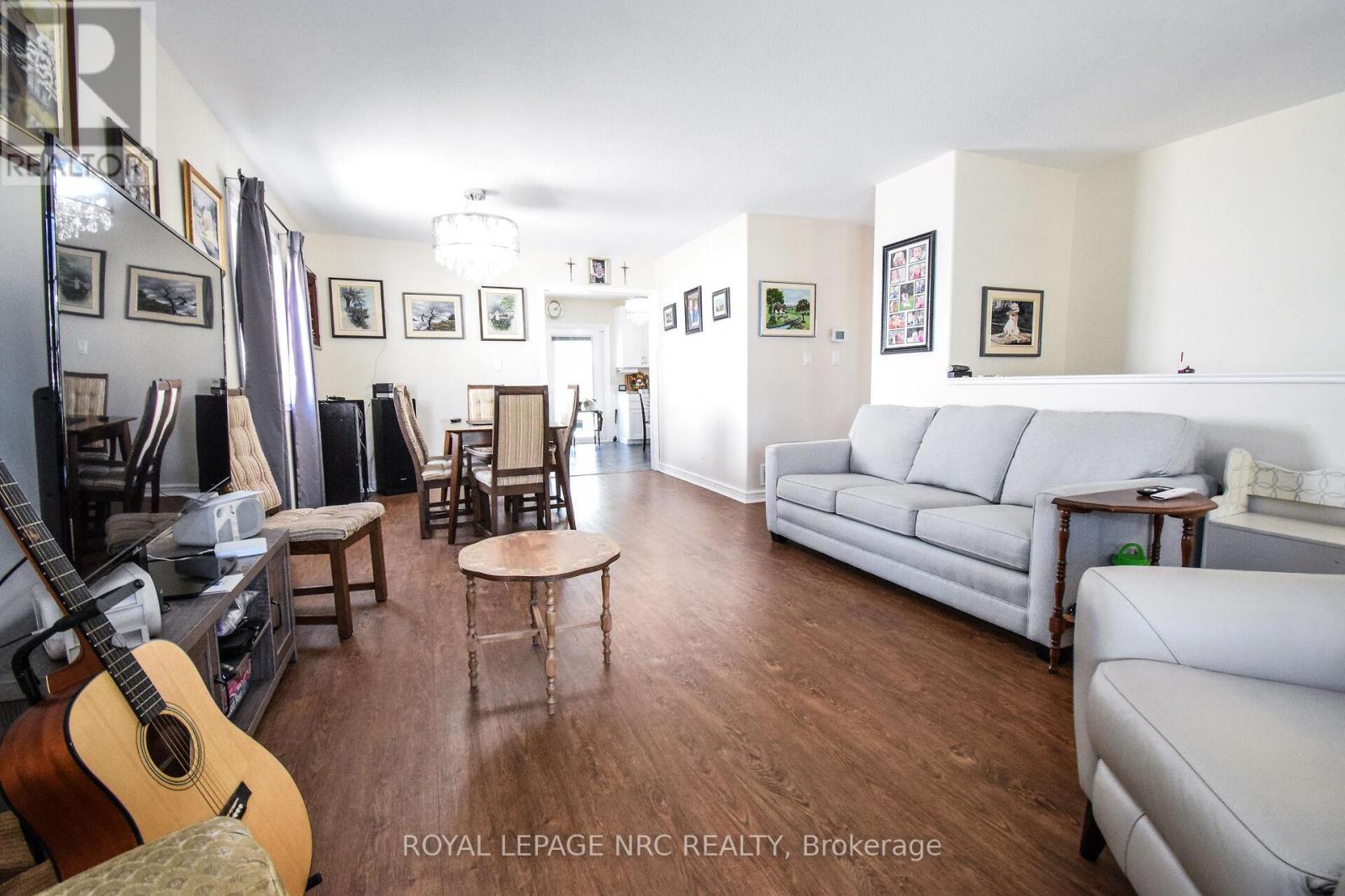 330 Autumn Crescent, Welland, Ontario  L3C 7K1 - Photo 5 - X12402999