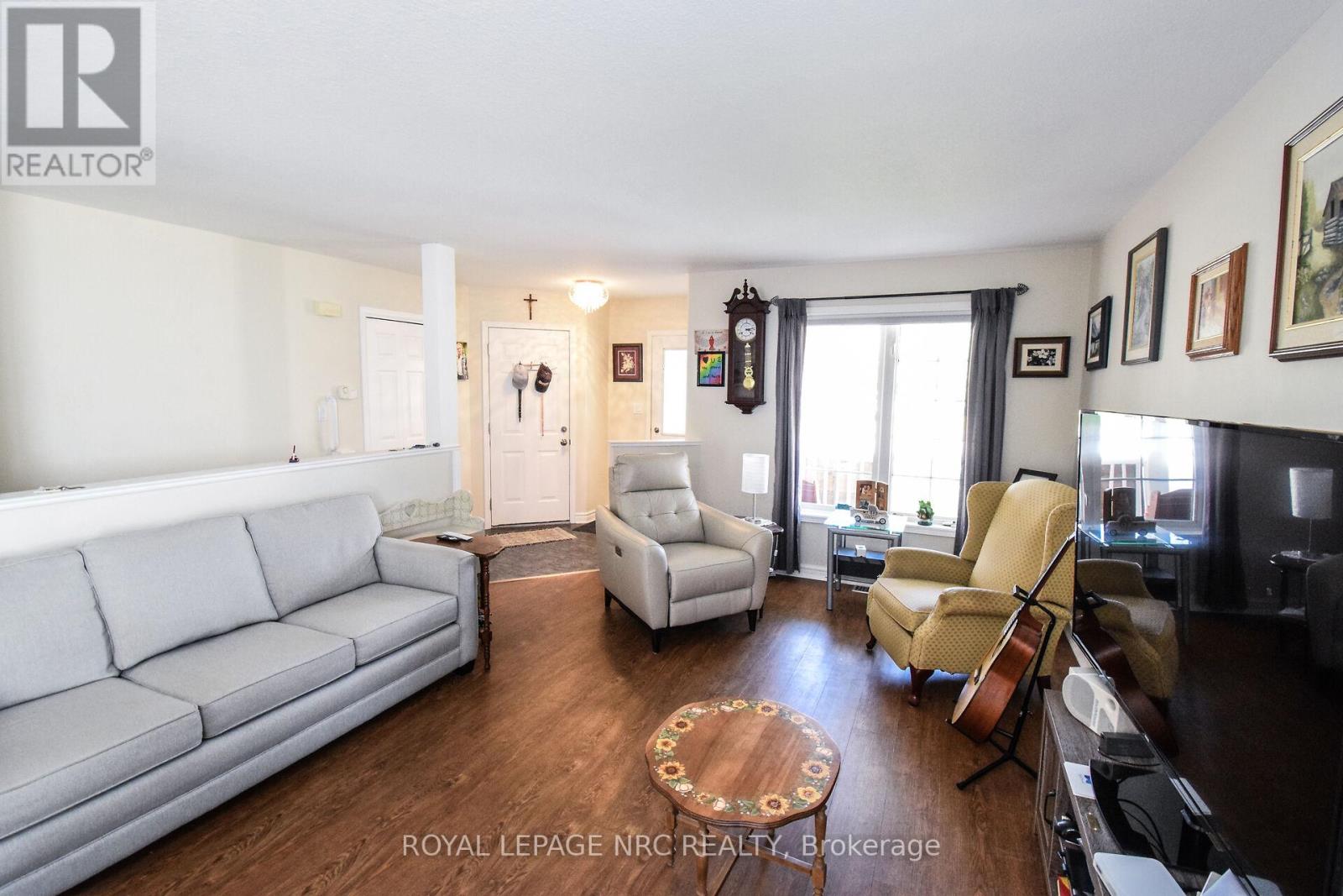 330 Autumn Crescent, Welland, Ontario  L3C 7K1 - Photo 6 - X12402999