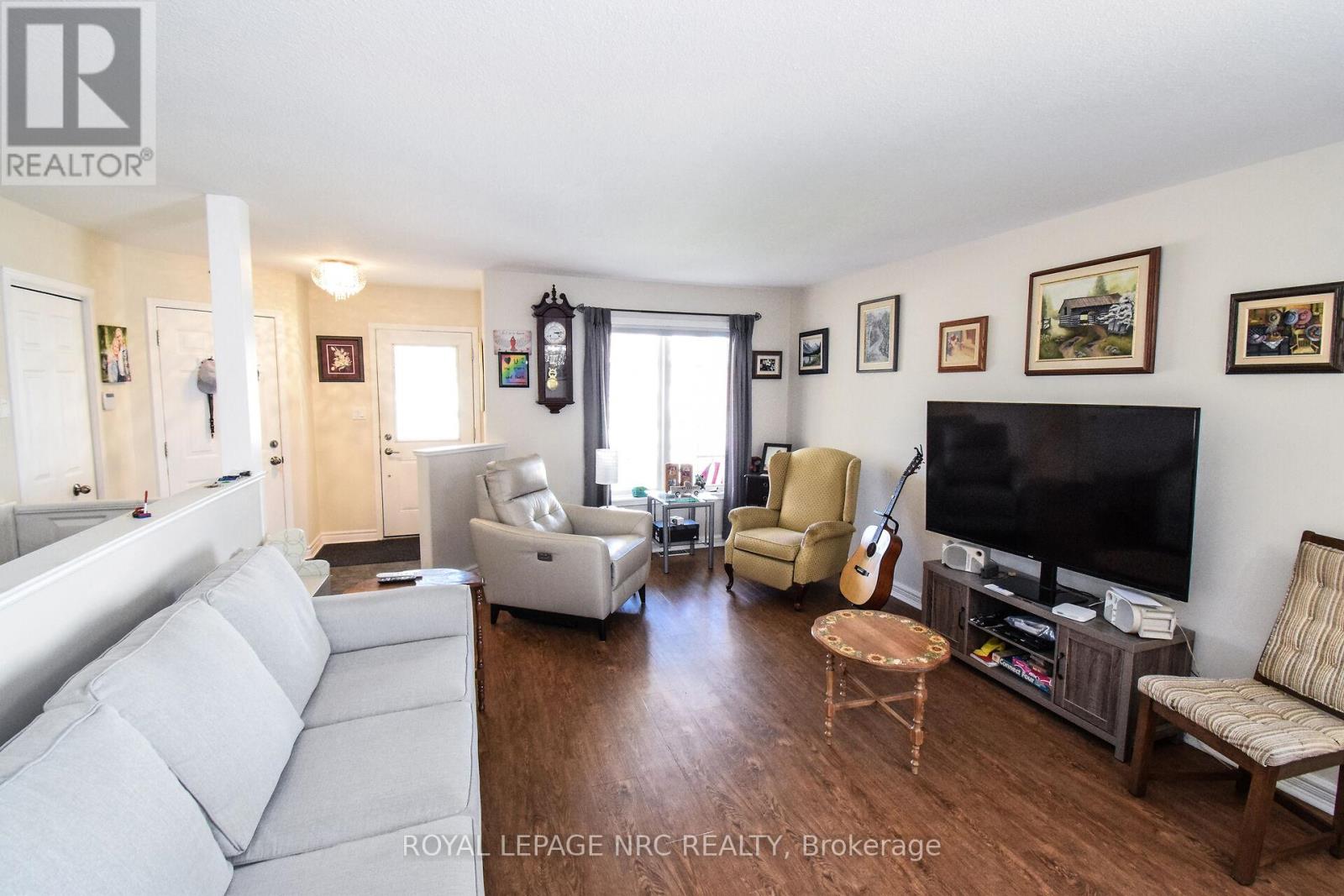 330 Autumn Crescent, Welland, Ontario  L3C 7K1 - Photo 7 - X12402999