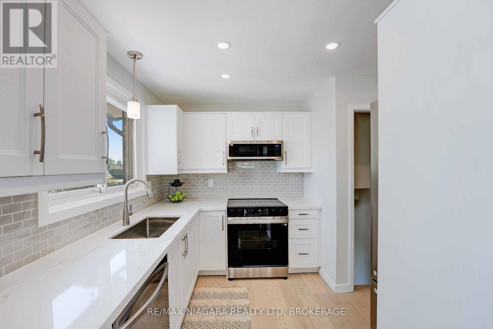 628 Bunting Road, St. Catharines, Ontario  L2M 2Z8 - Photo 10 - X12406357