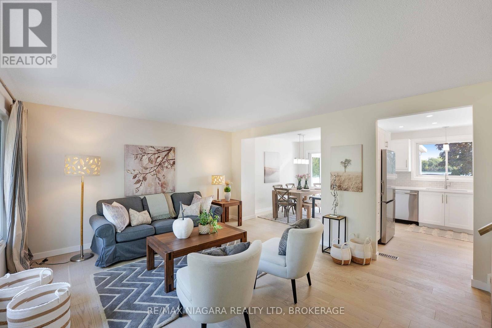 628 Bunting Road, St. Catharines, Ontario  L2M 2Z8 - Photo 4 - X12406357
