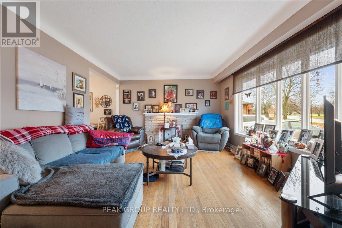 18 Karen Crescent, Welland, Ontario  L3C 2Y6 - Photo 4 - X12408023