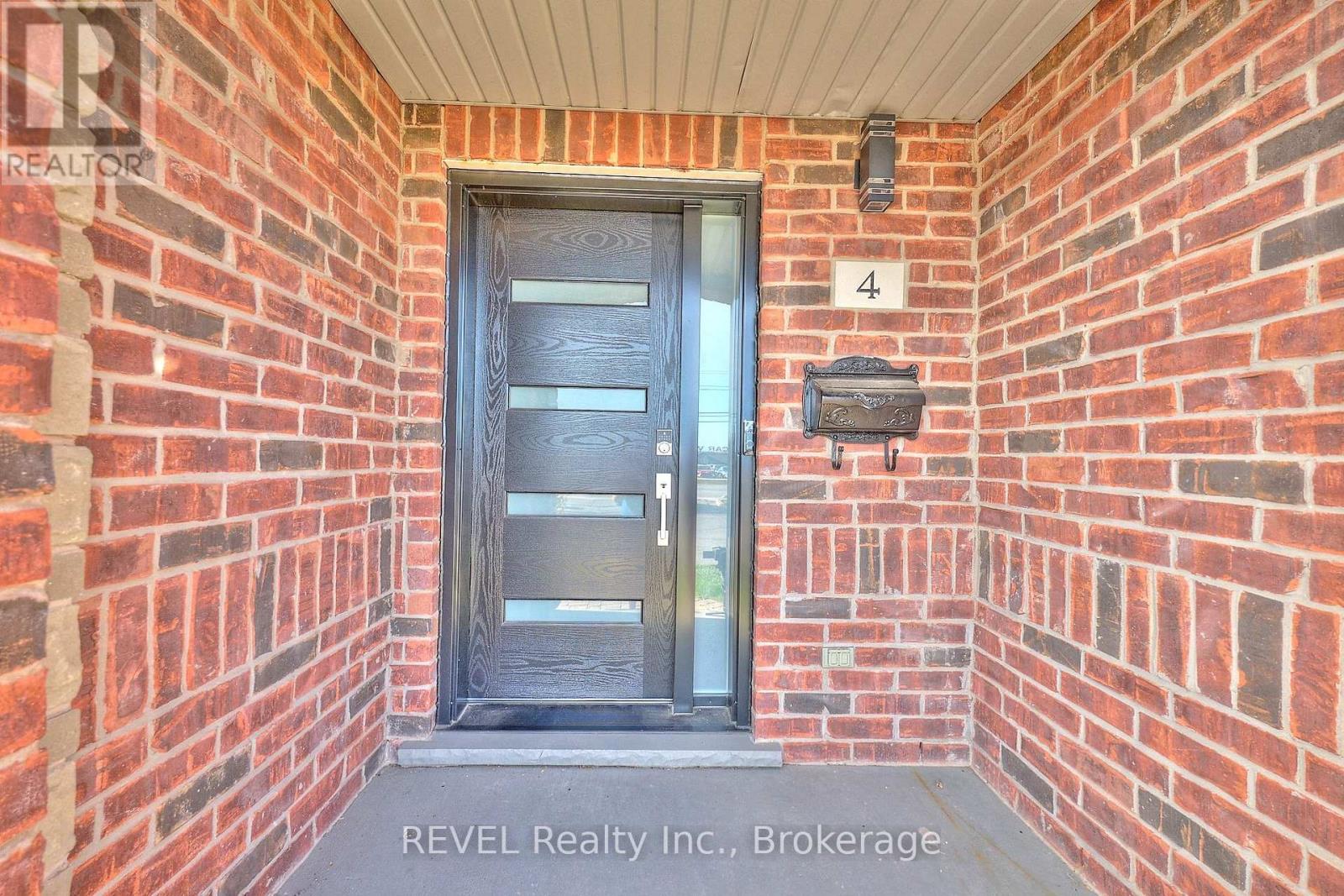 4 - 334 Main Street E, Grimsby, Ontario  L3M 1R2 - Photo 2 - X12408347