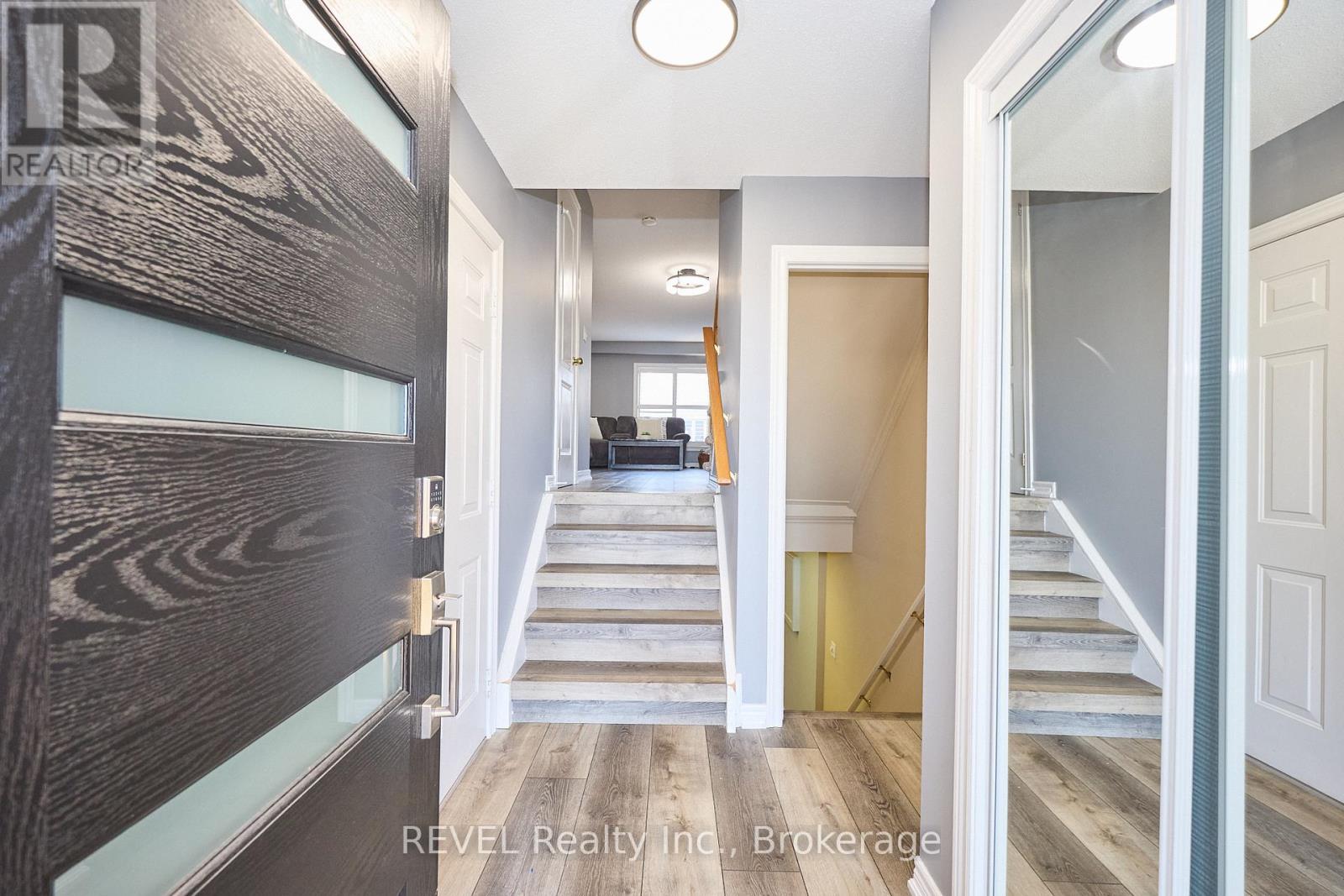 4 - 334 Main Street E, Grimsby, Ontario  L3M 1R2 - Photo 3 - X12408347