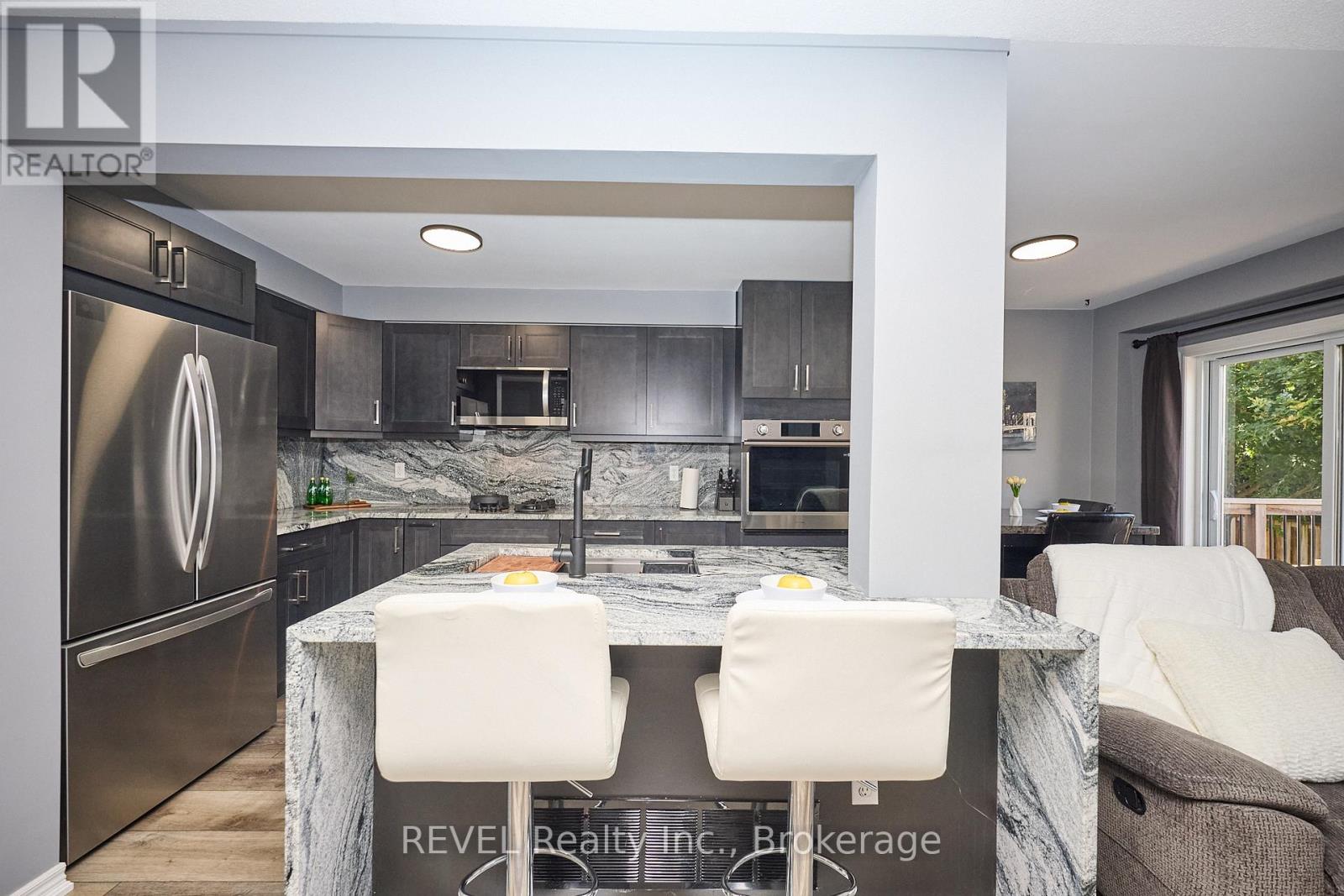 4 - 334 Main Street E, Grimsby, Ontario  L3M 1R2 - Photo 6 - X12408347