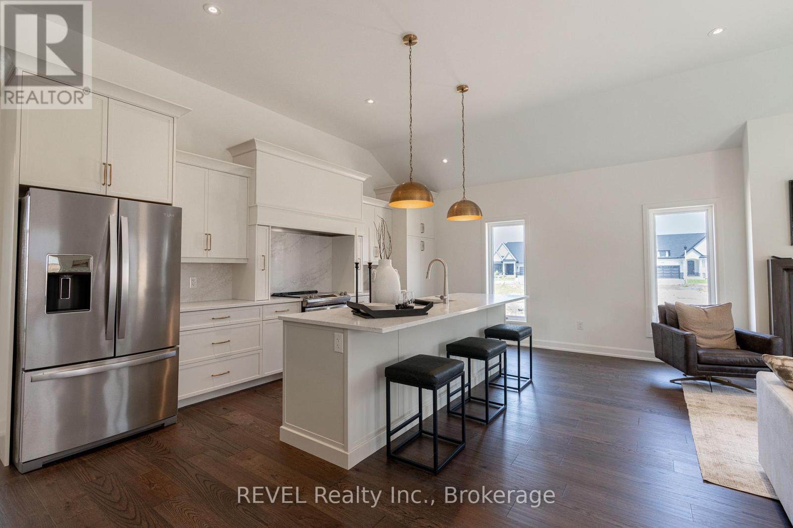 31 Harvest Drive, Niagara-On-The-Lake, Ontario  L0S 1J0 - Photo 11 - X12408356