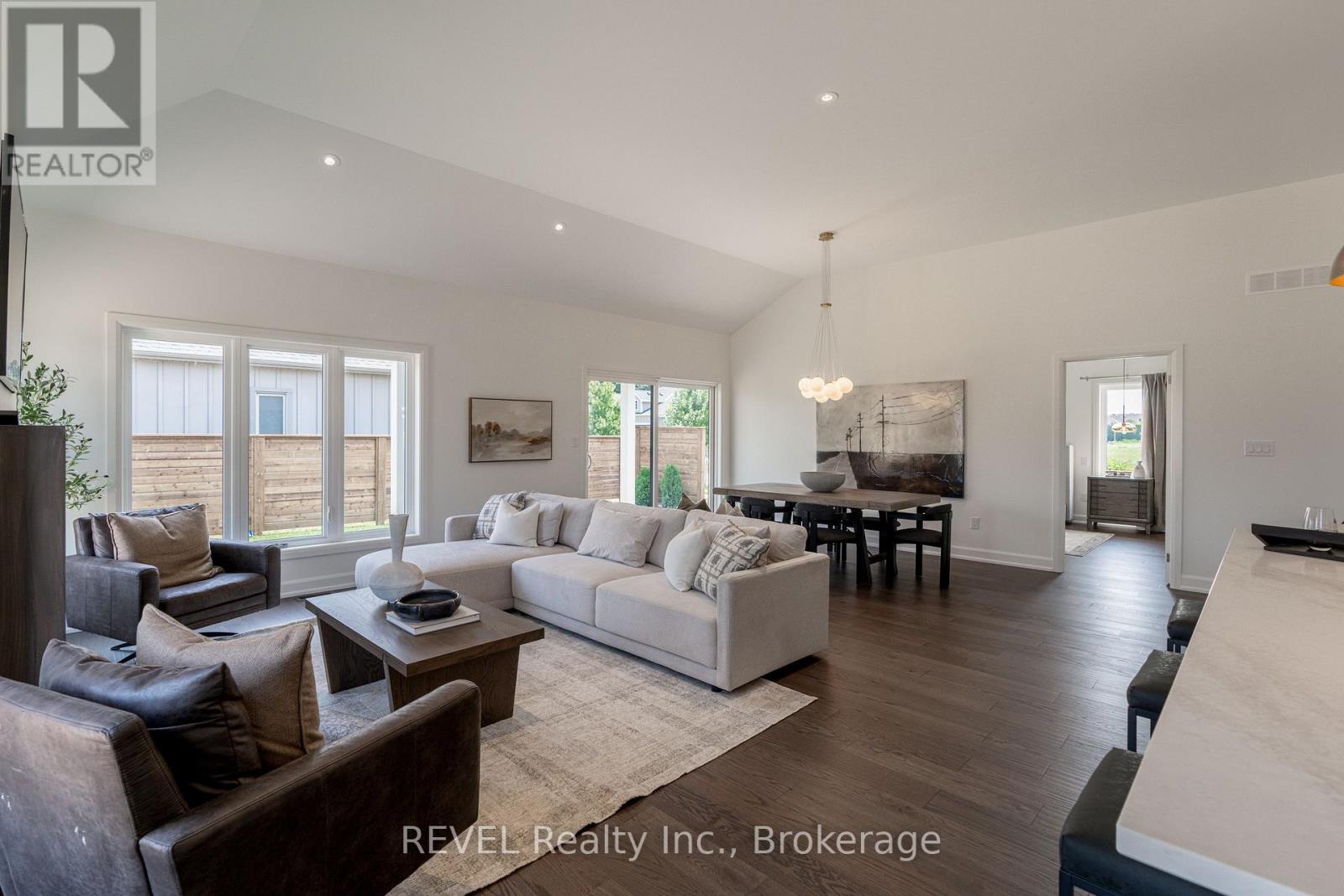 31 Harvest Drive, Niagara-On-The-Lake, Ontario  L0S 1J0 - Photo 12 - X12408356