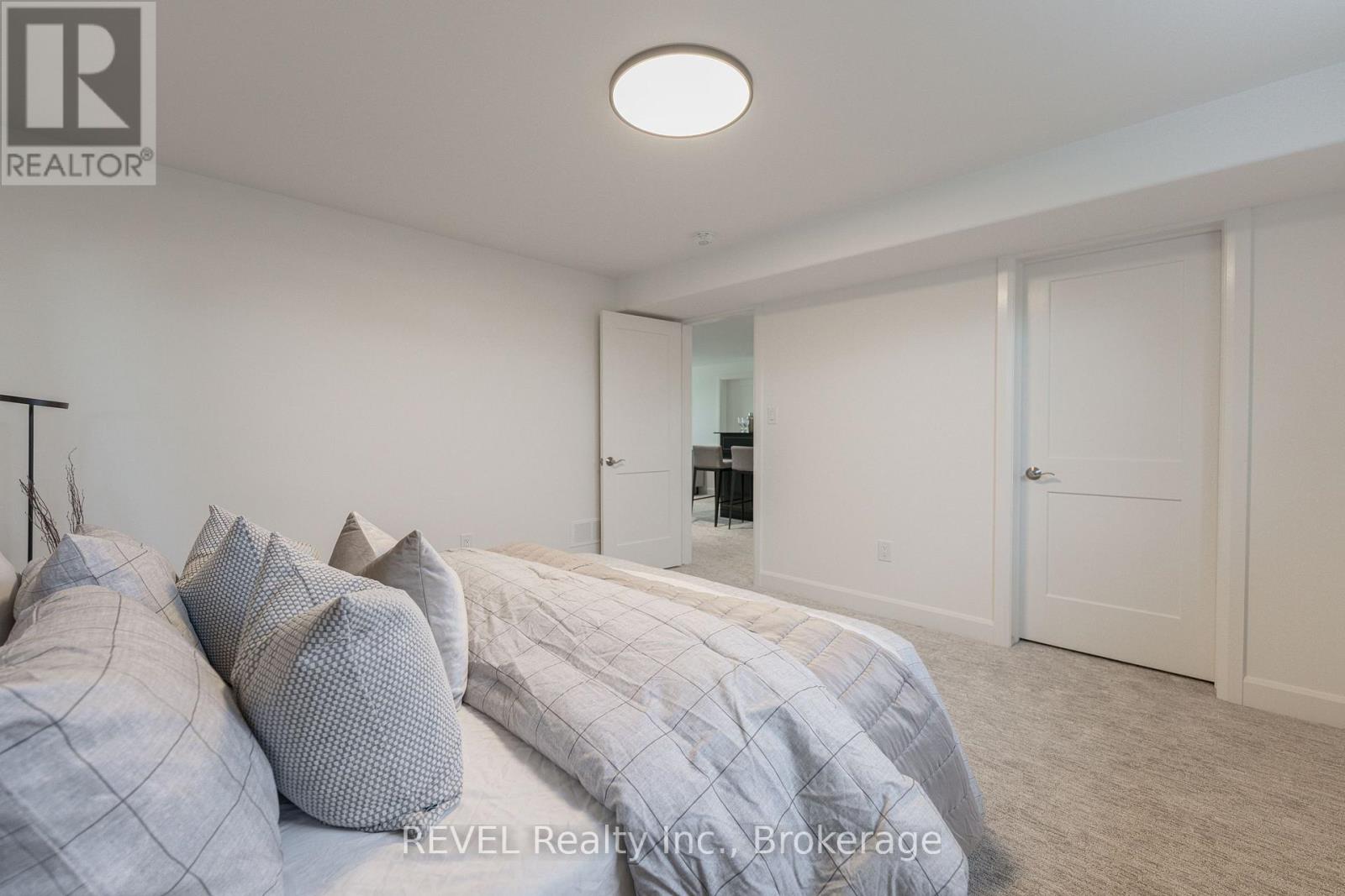 31 Harvest Drive, Niagara-On-The-Lake, Ontario  L0S 1J0 - Photo 28 - X12408356