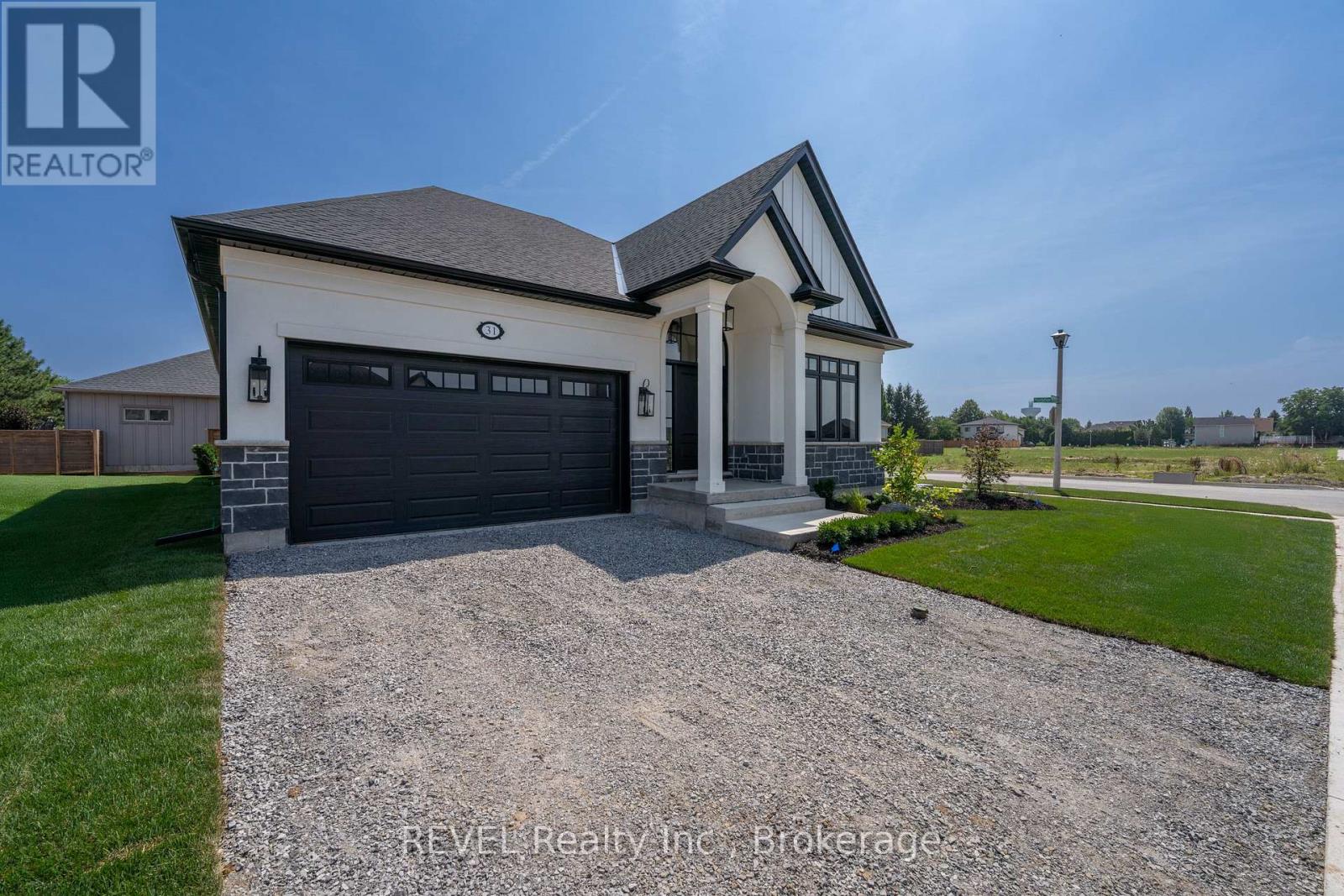 31 Harvest Drive, Niagara-On-The-Lake, Ontario  L0S 1J0 - Photo 3 - X12408356