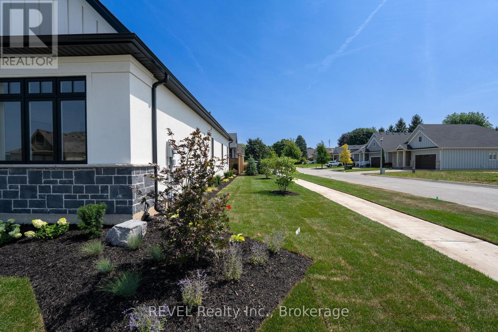 31 Harvest Drive, Niagara-On-The-Lake, Ontario  L0S 1J0 - Photo 31 - X12408356