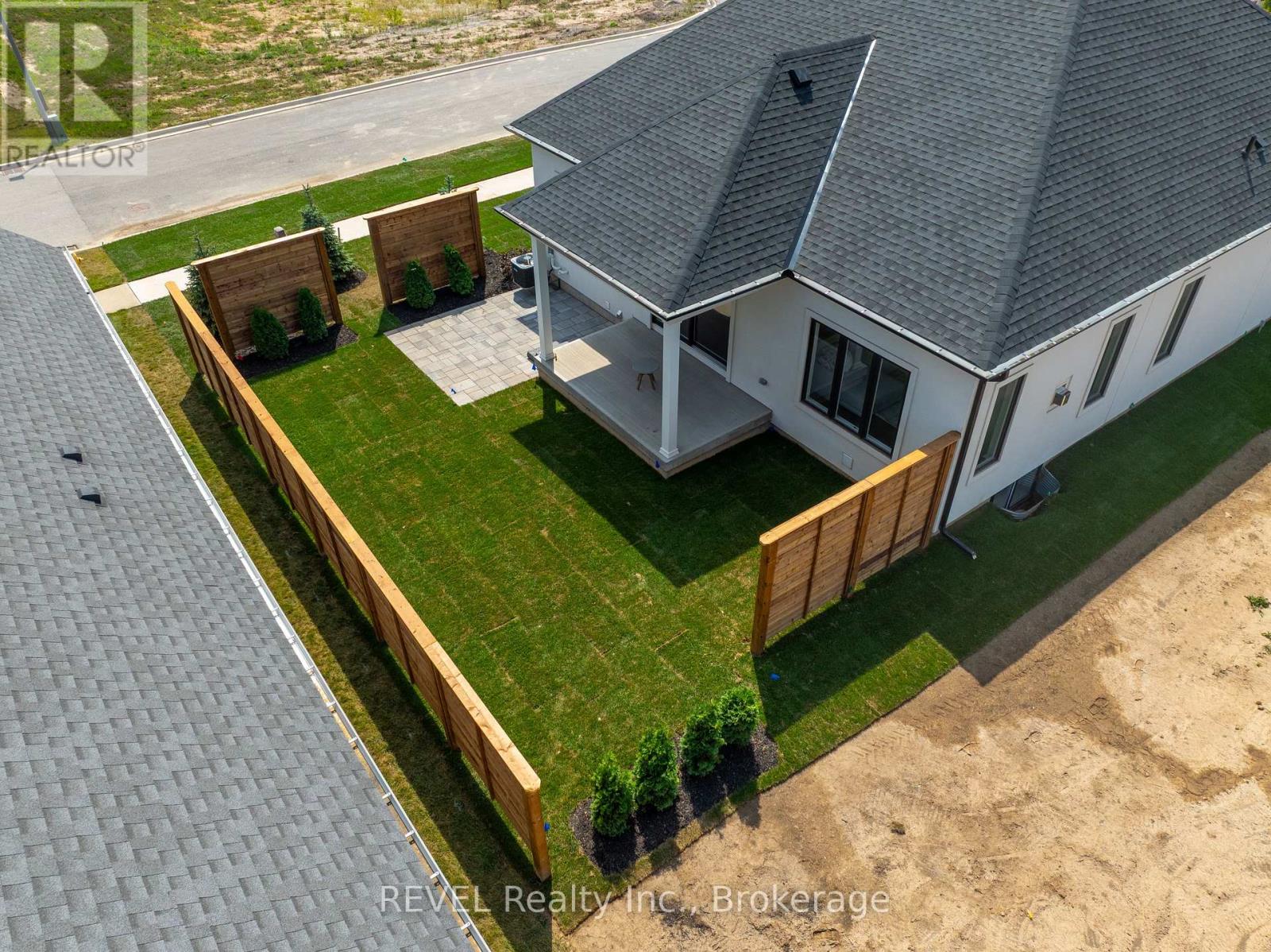 31 Harvest Drive, Niagara-On-The-Lake, Ontario  L0S 1J0 - Photo 5 - X12408356