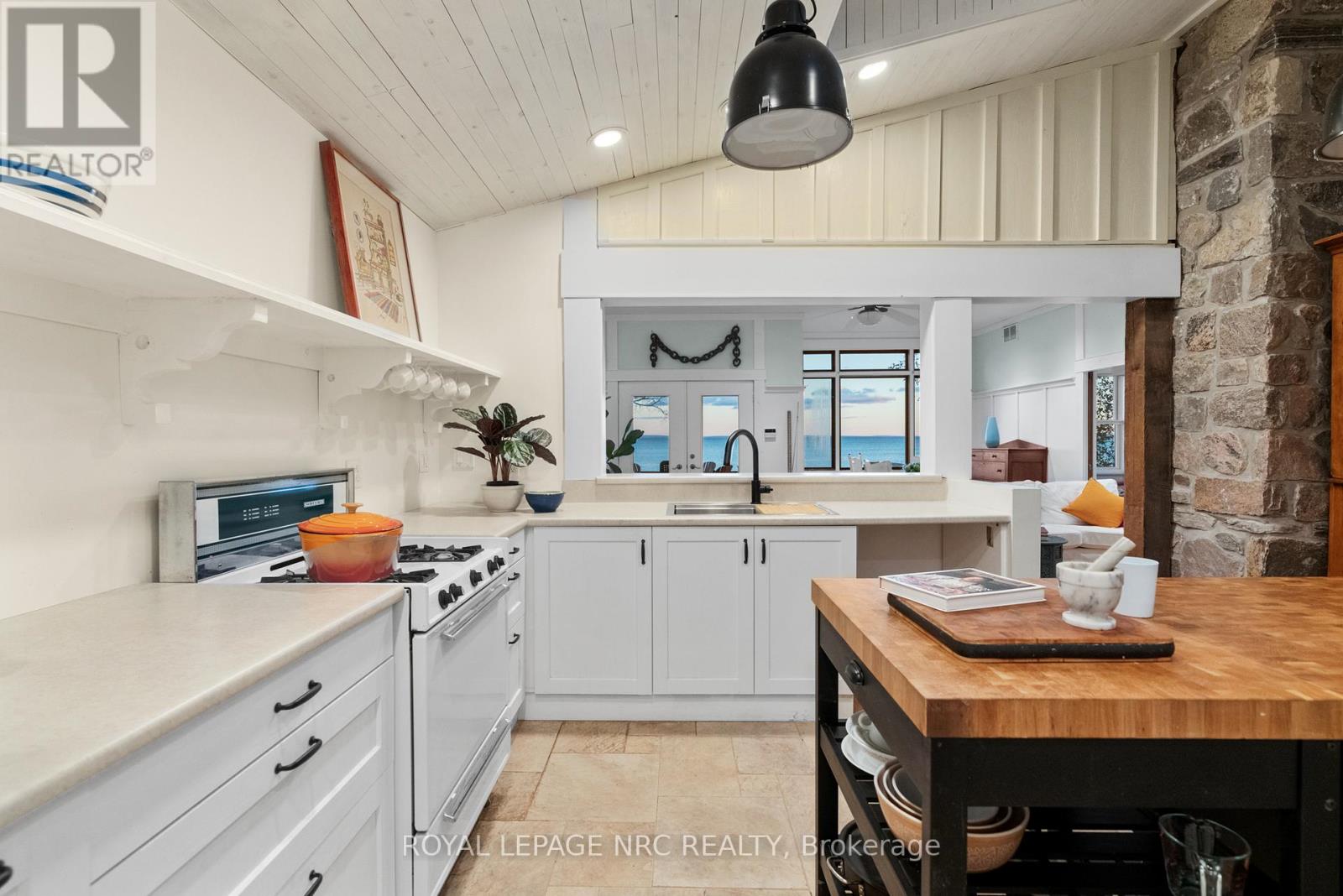 3765 Crystal Beach Drive, Fort Erie, Ontario  L0S 1B0 - Photo 10 - X12409872