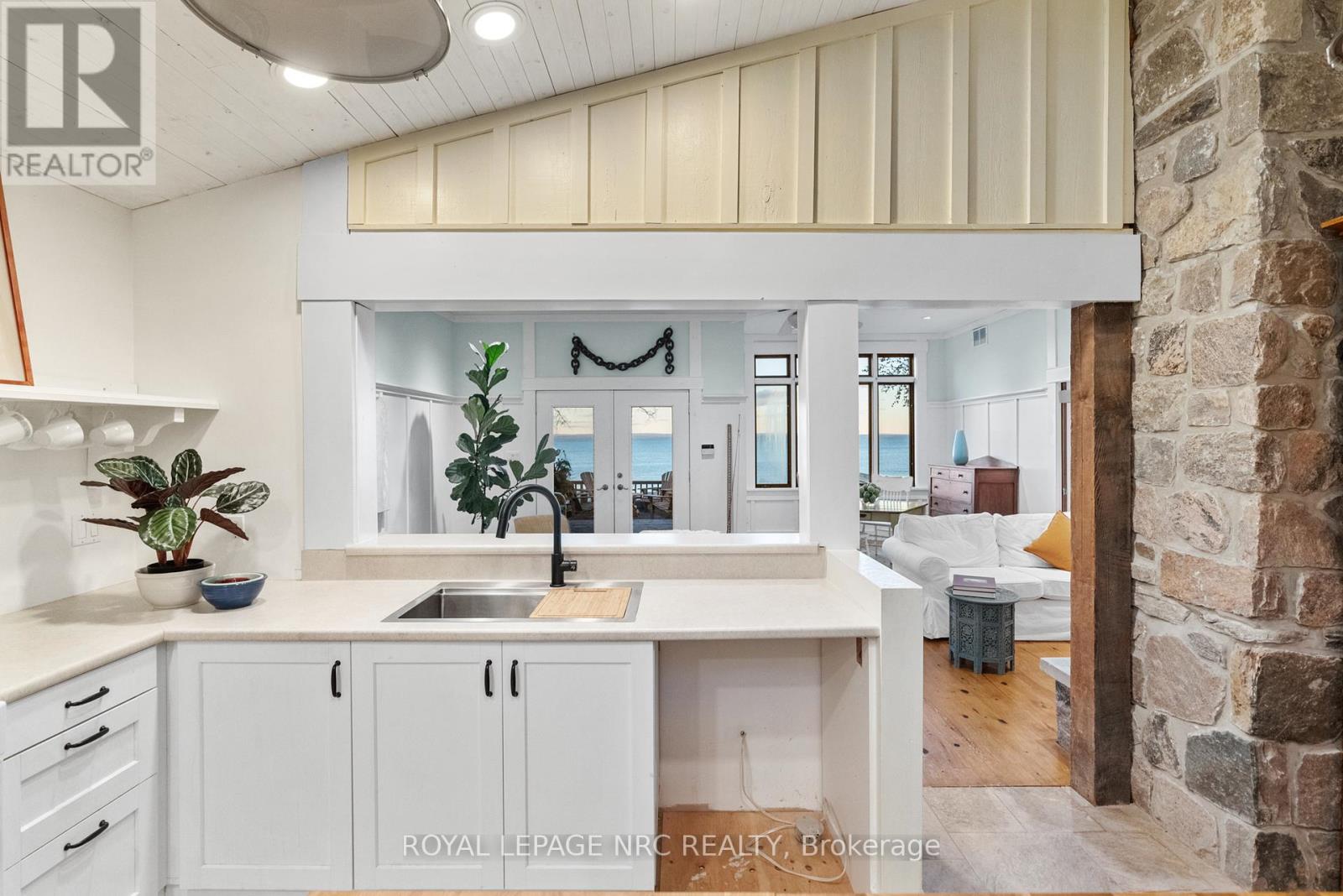 3765 Crystal Beach Drive, Fort Erie, Ontario  L0S 1B0 - Photo 22 - X12409872