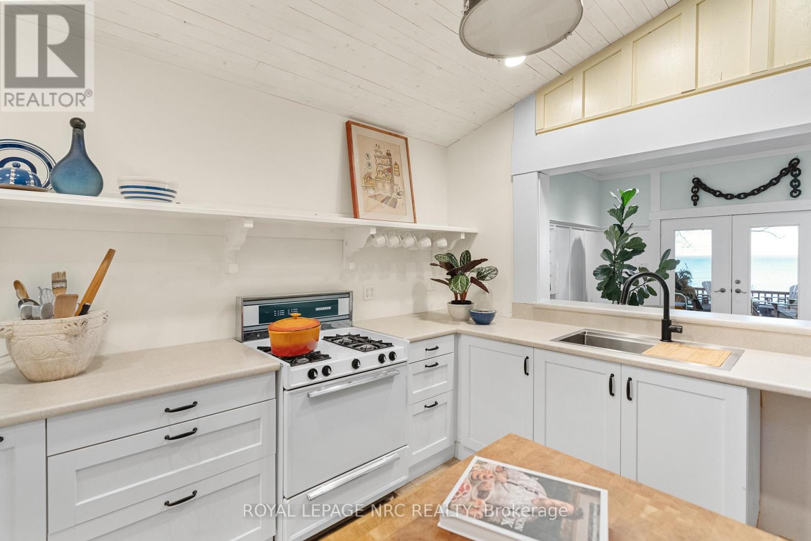 3765 Crystal Beach Drive, Fort Erie, Ontario  L0S 1B0 - Photo 23 - X12409872