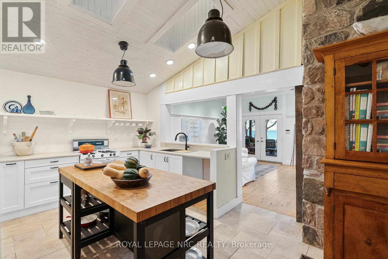 3765 Crystal Beach Drive, Fort Erie, Ontario  L0S 1B0 - Photo 26 - X12409872