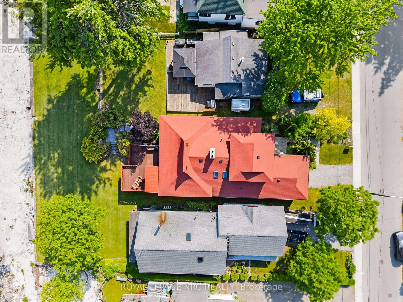 3765 Crystal Beach Drive, Fort Erie, Ontario  L0S 1B0 - Photo 6 - X12409872