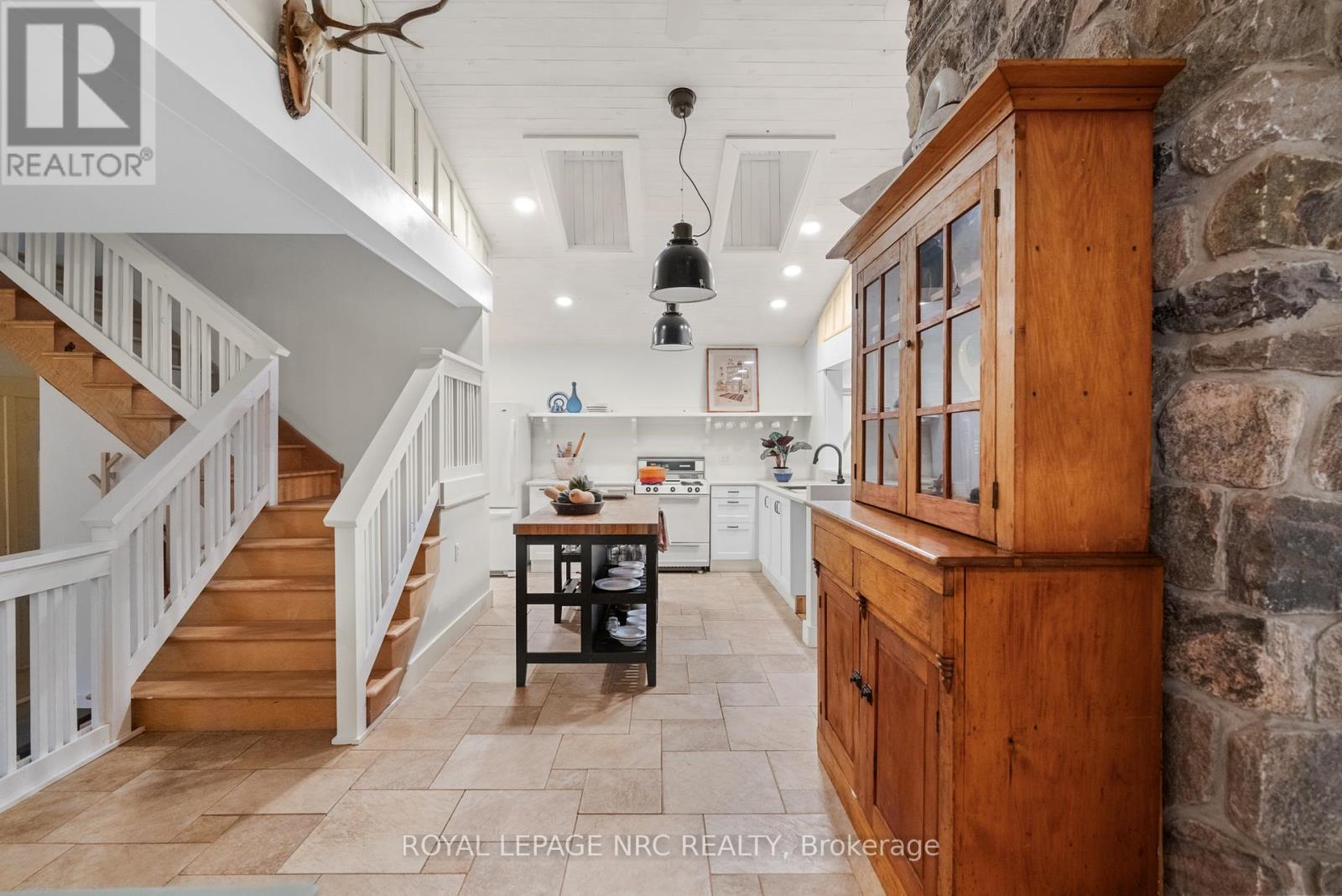 3765 Crystal Beach Drive, Fort Erie, Ontario  L0S 1B0 - Photo 9 - X12409872