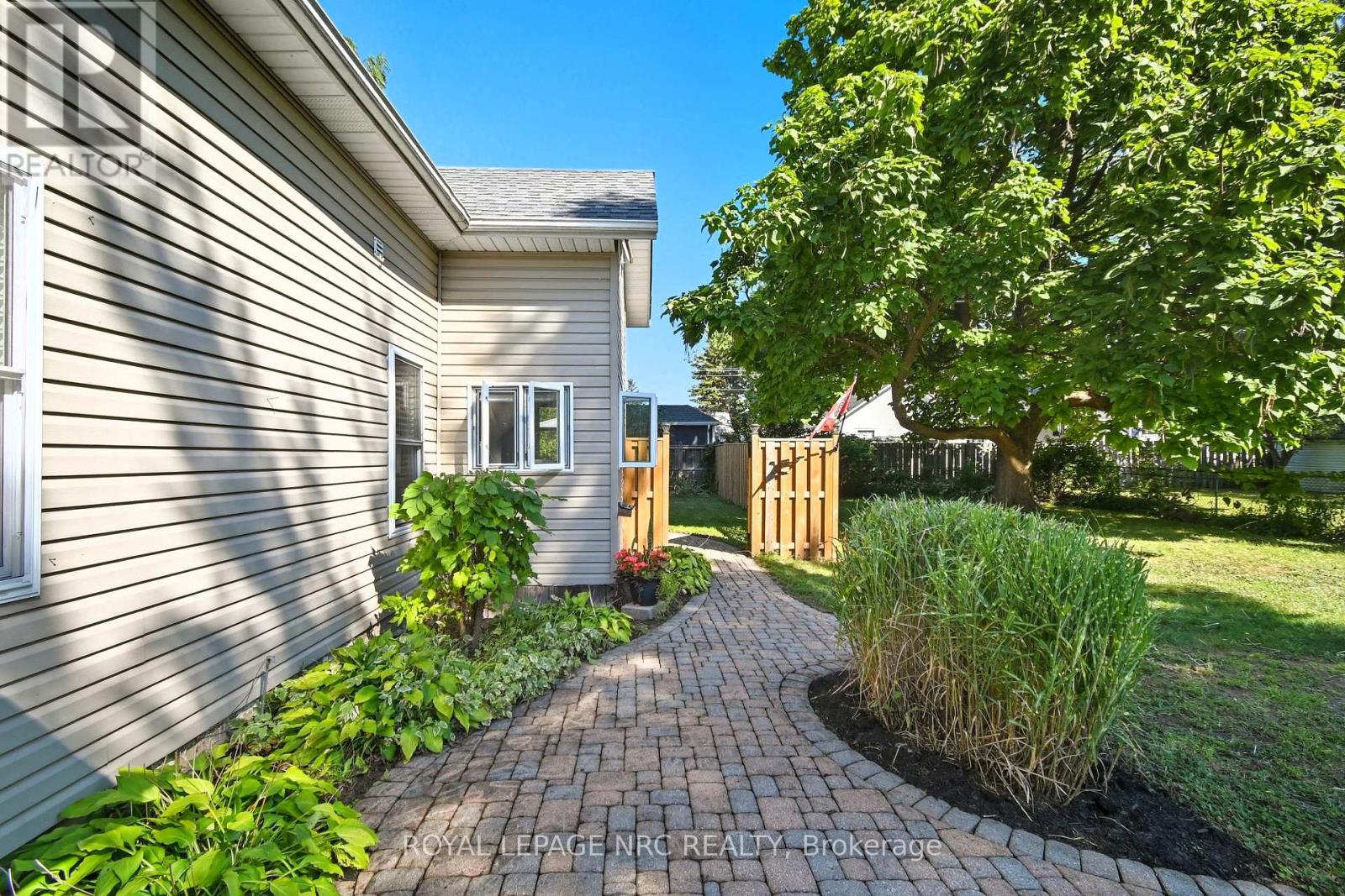 3964 Alexandra Road, Fort Erie (Crystal Beach), Ontario  L0S 1B0 - Photo 32 - X12410460