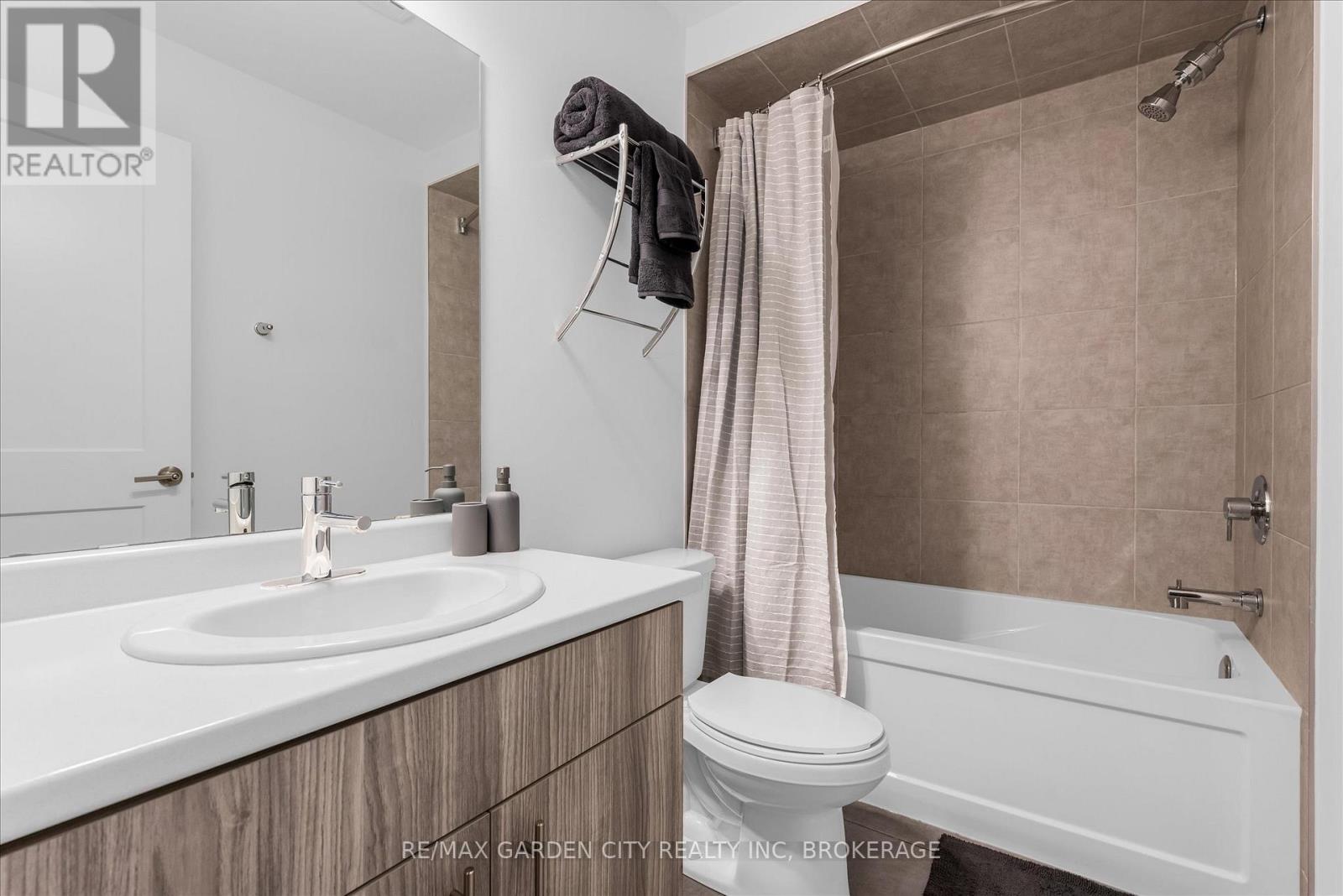 3998 Crown Street, Lincoln (Beamsville), Ontario  L3J 0S6 - Photo 15 - X12411934