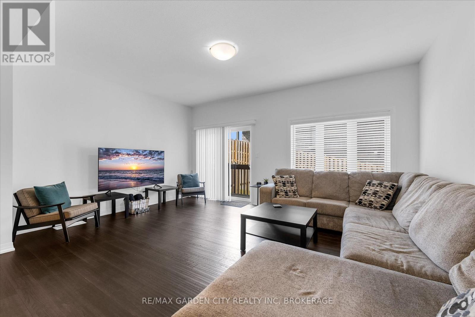 3998 Crown Street, Lincoln (Beamsville), Ontario  L3J 0S6 - Photo 7 - X12411934