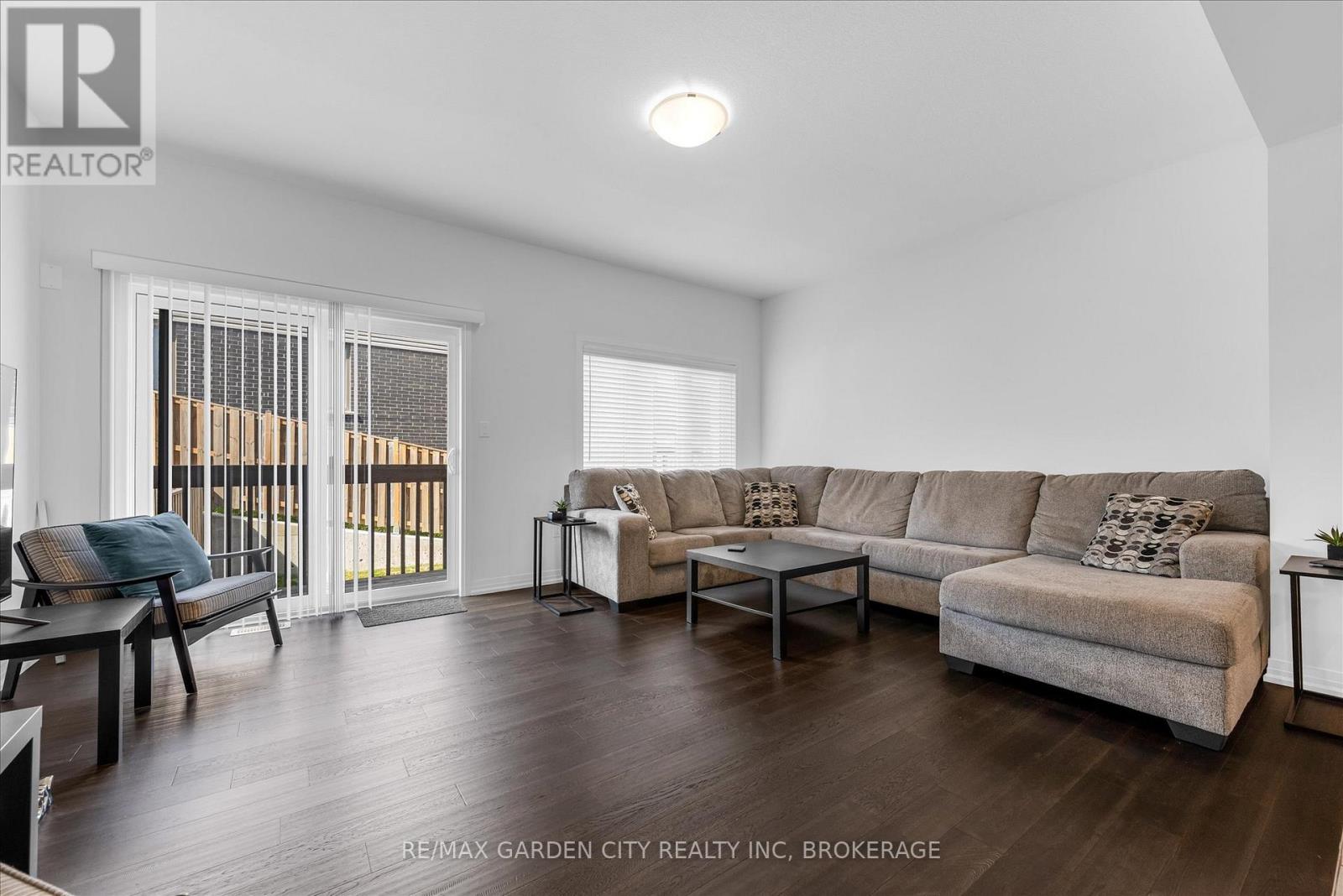 3998 Crown Street, Lincoln (Beamsville), Ontario  L3J 0S6 - Photo 8 - X12411934