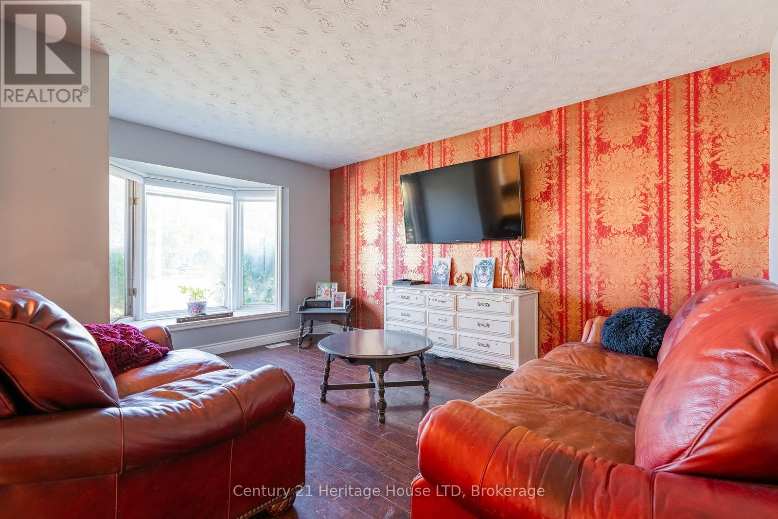 160 Northwood Drive, Welland, Ontario  L3C 6V9 - Photo 13 - X12412113