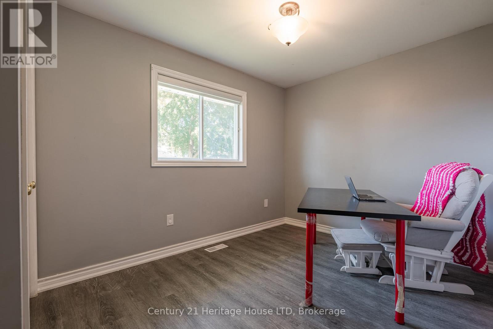 160 Northwood Drive, Welland, Ontario  L3C 6V9 - Photo 15 - X12412113