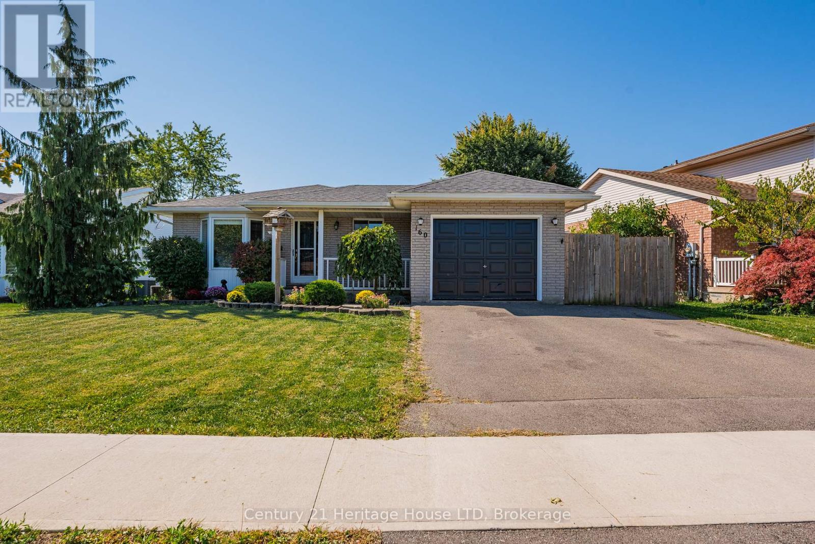 160 Northwood Drive, Welland, Ontario  L3C 6V9 - Photo 2 - X12412113