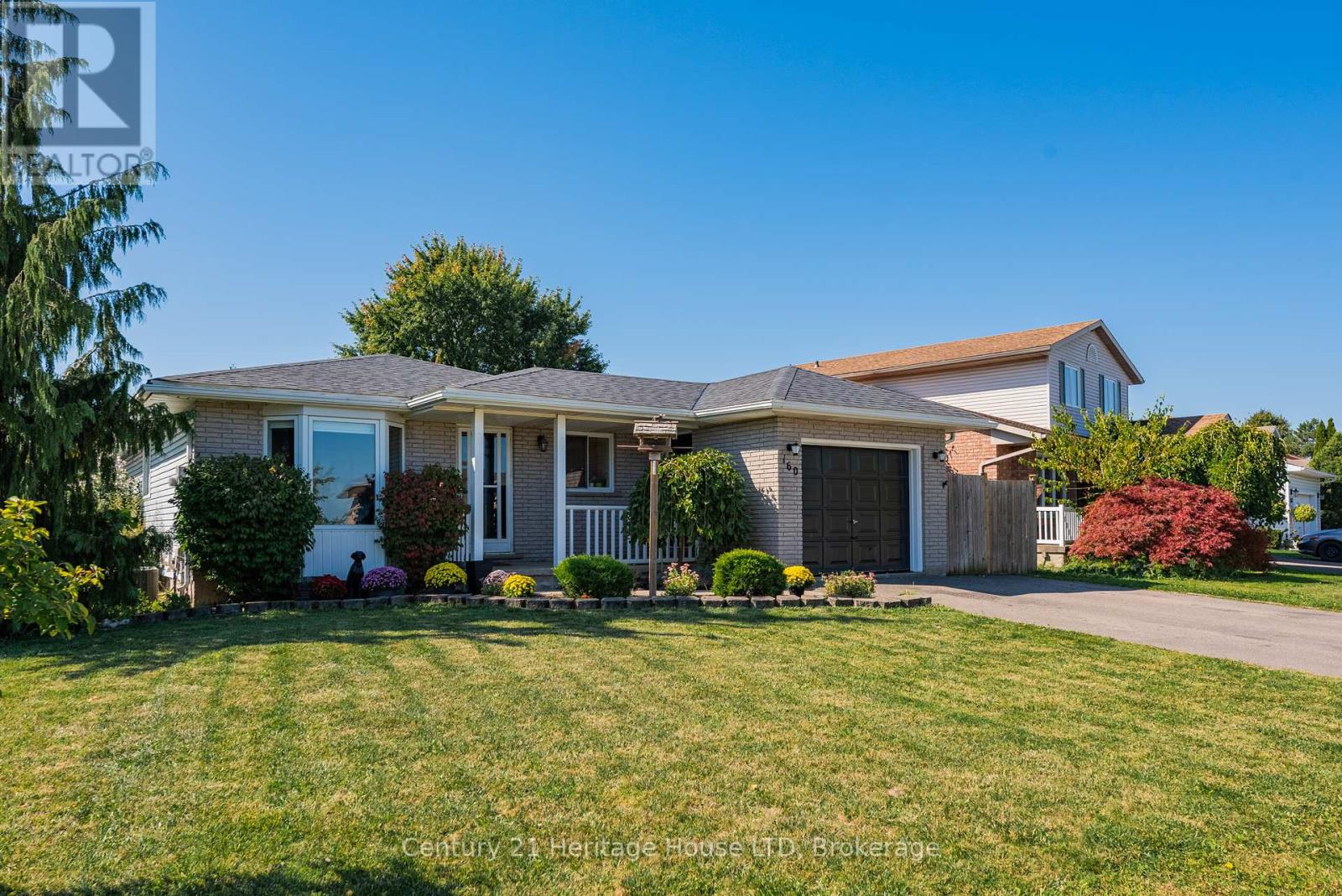 160 Northwood Drive, Welland, Ontario  L3C 6V9 - Photo 3 - X12412113