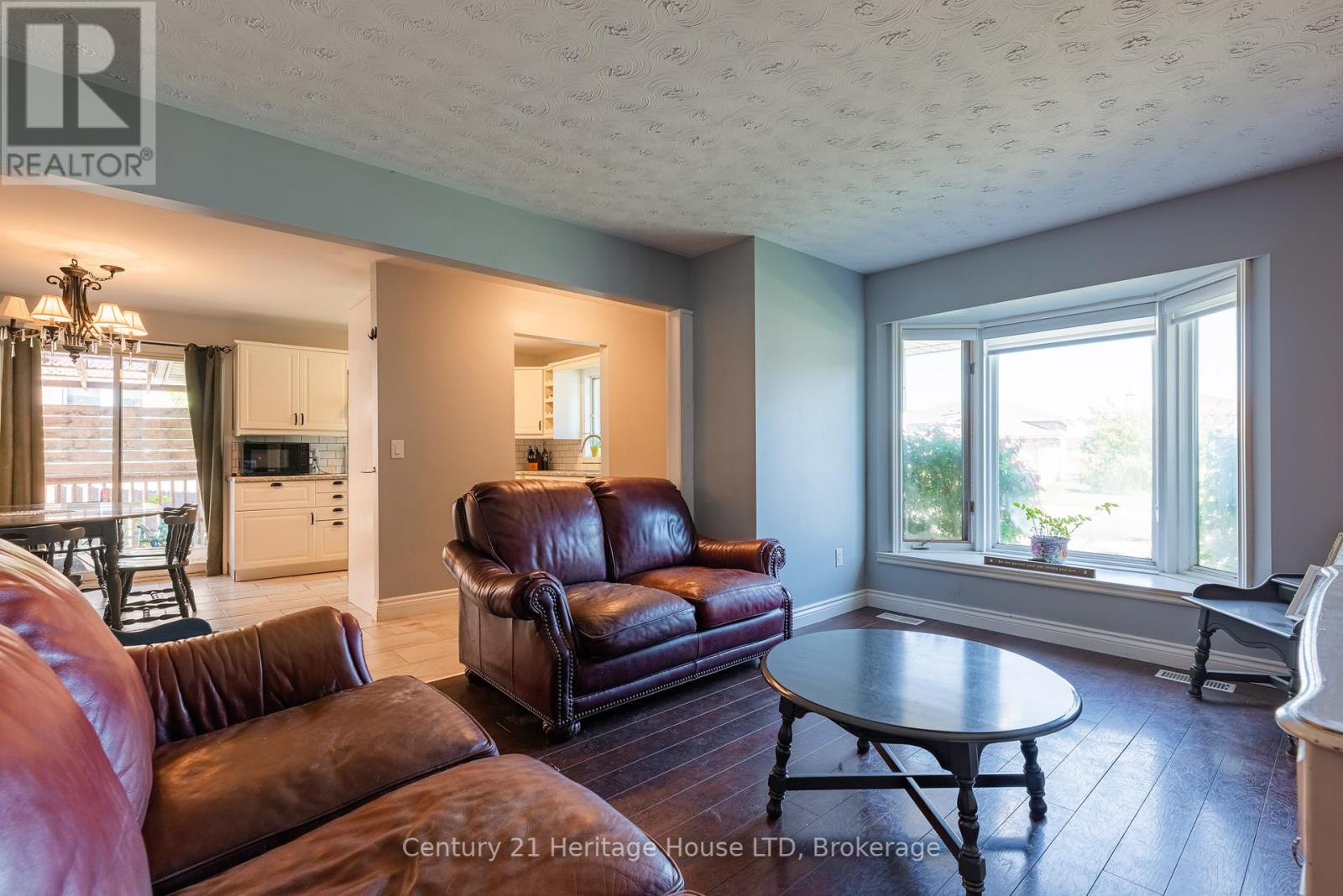 160 Northwood Drive, Welland, Ontario  L3C 6V9 - Photo 8 - X12412113