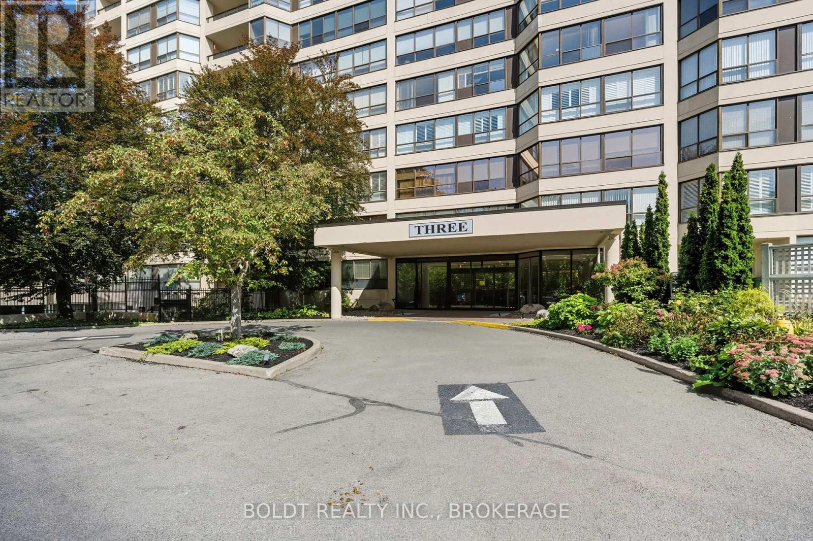 705 - 3 Towering Heights Boulevard, St. Catharines (Glendale/glenridge), Ontario  L2T 4A4 - Photo 2 - X12412604