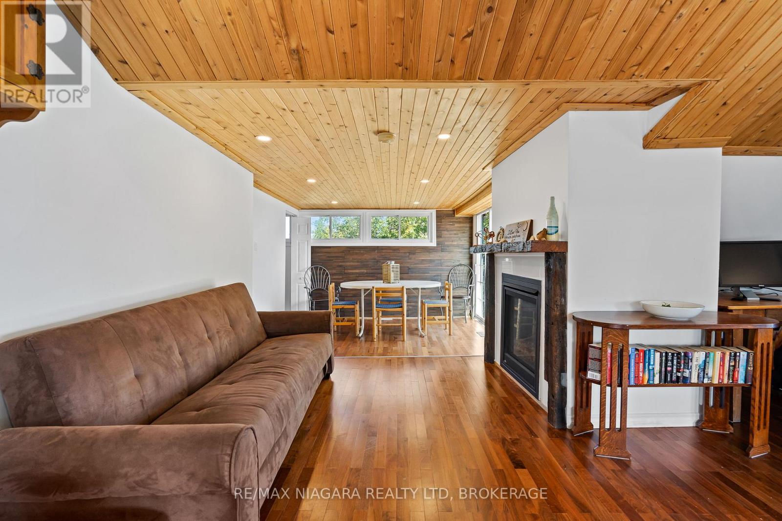 105 Lighthouse Drive, Haldimand, Ontario  N1A 2W6 - Photo 14 - X12412676