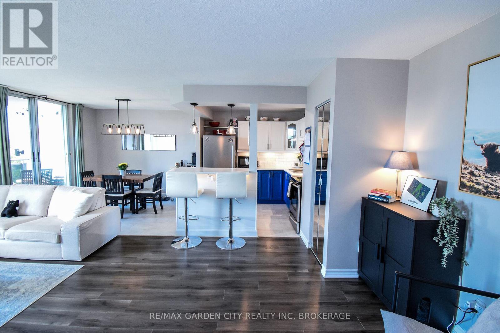 811 - 75 Glenburn Court, Hamilton, Ontario  L8E 1C7 - Photo 3 - X12412935