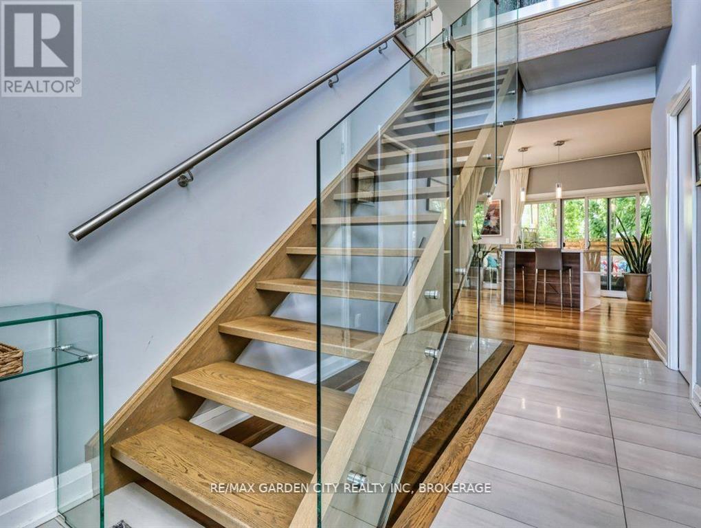 11 Beamer Court, Thorold, Ontario  L2V 3X7 - Photo 4 - X12413453