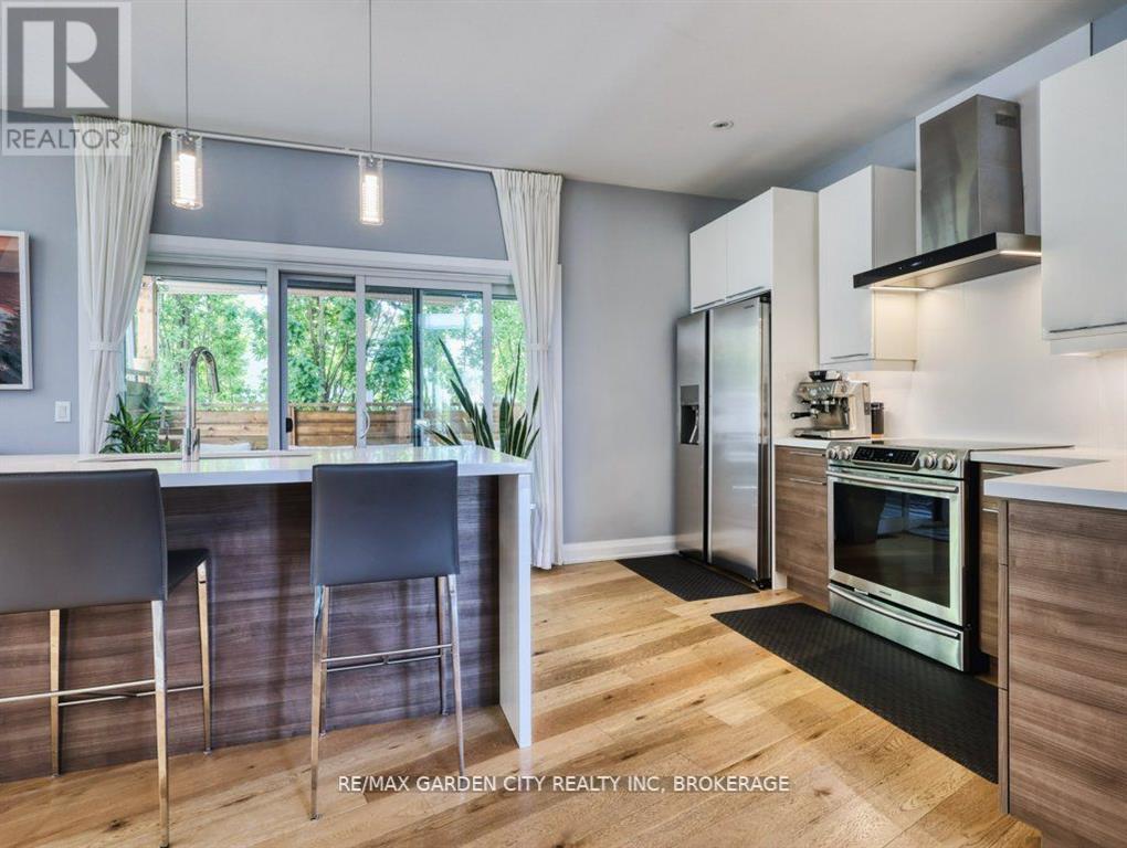 11 Beamer Court, Thorold, Ontario  L2V 3X7 - Photo 5 - X12413453