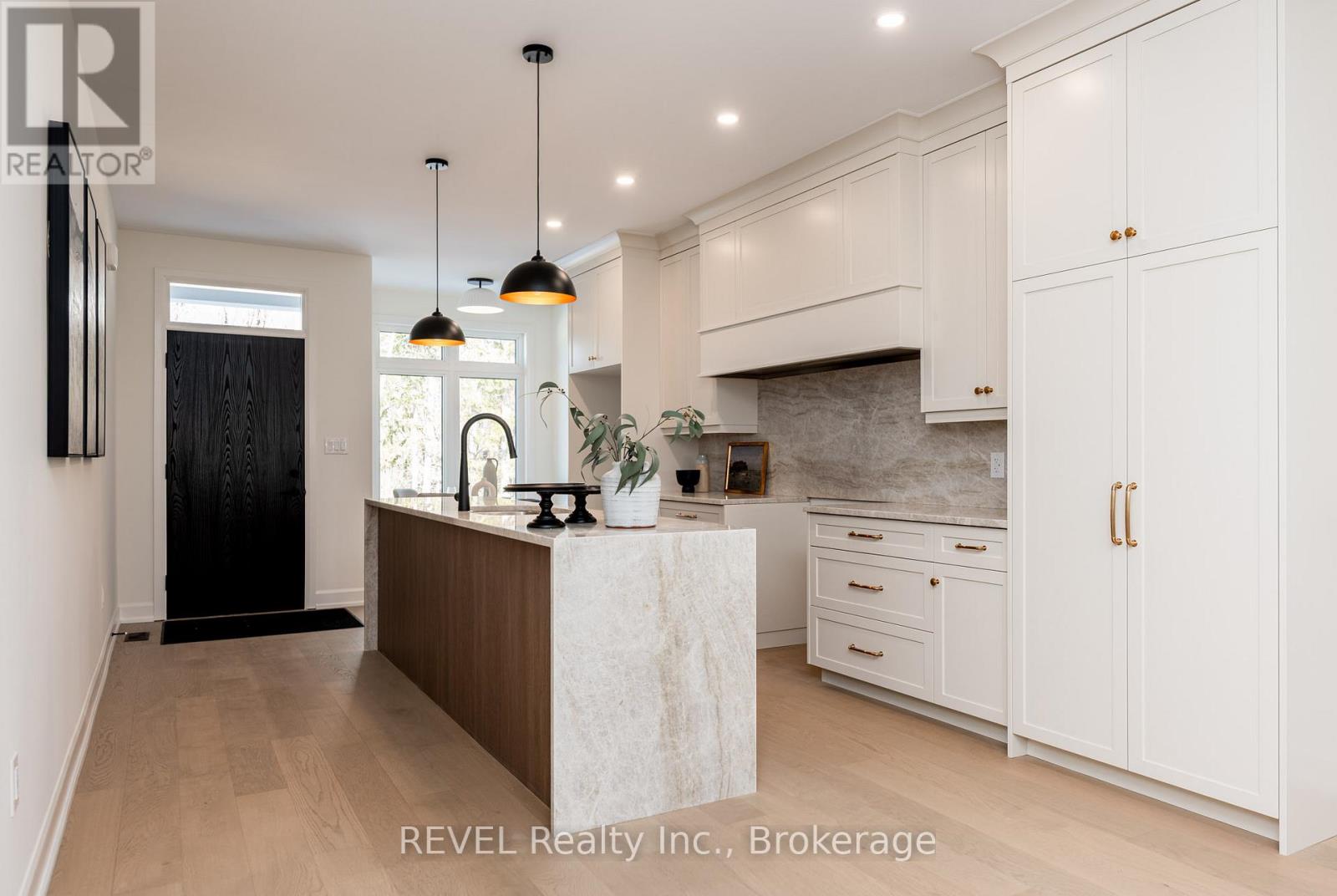 11 Stickles Street, Pelham, Ontario  L3C 3C3 - Photo 7 - X12413672