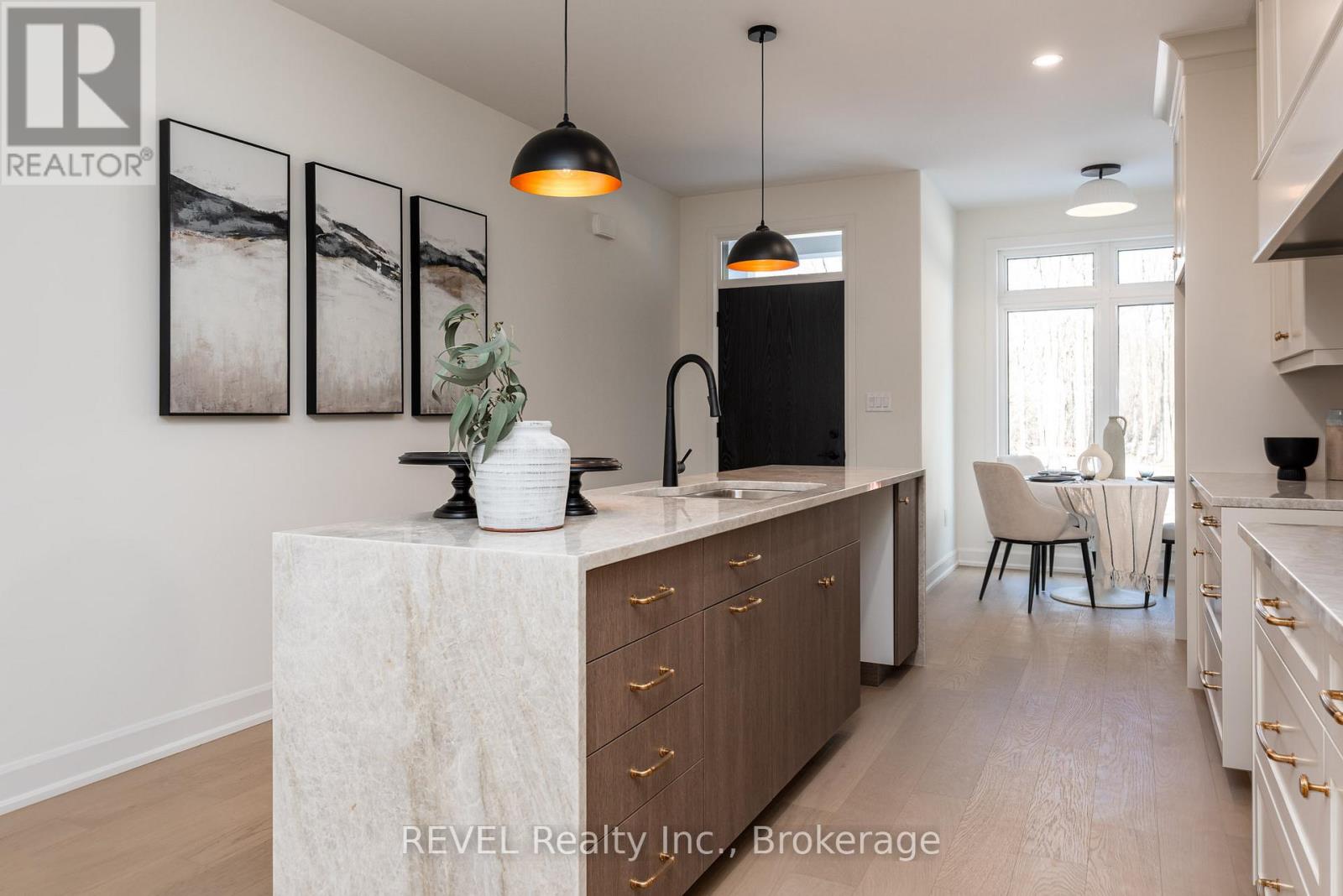 11 Stickles Street, Pelham, Ontario  L3C 3C3 - Photo 8 - X12413672