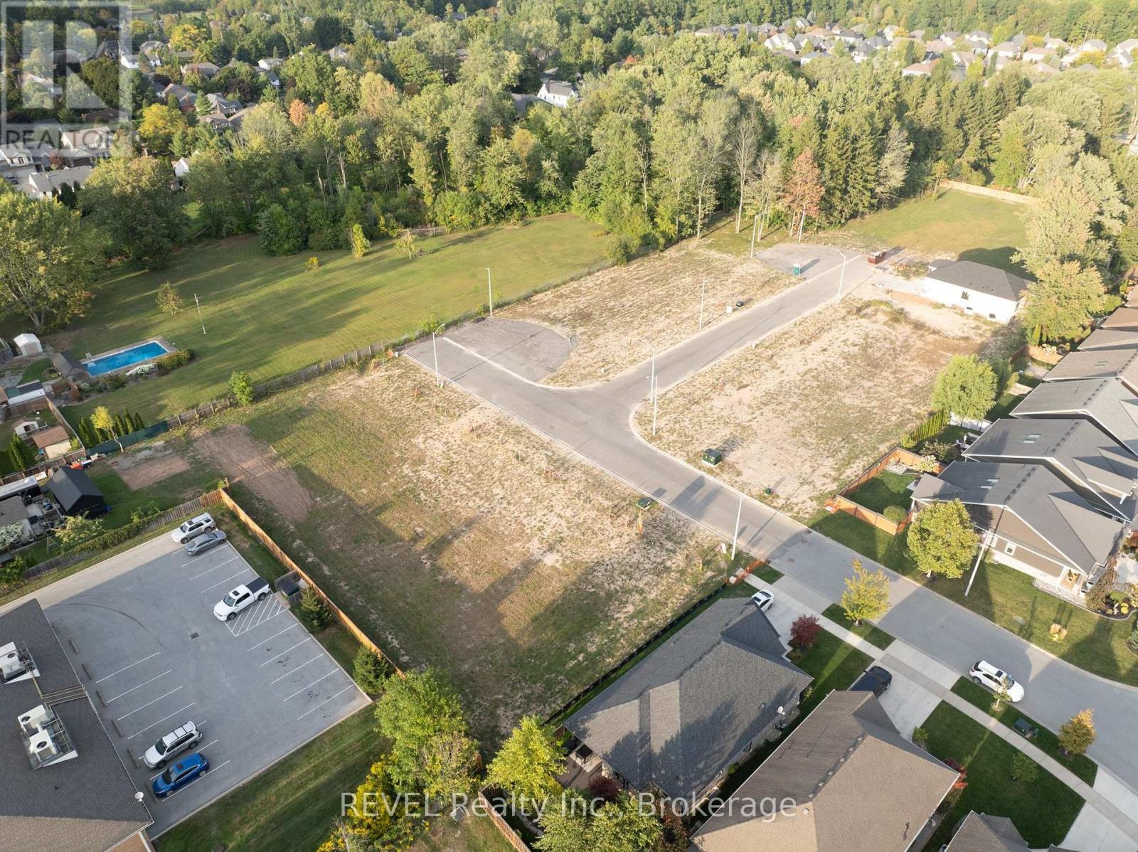 98 Tanner Drive, Pelham, Ontario  L0S 1E4 - Photo 4 - X12413674