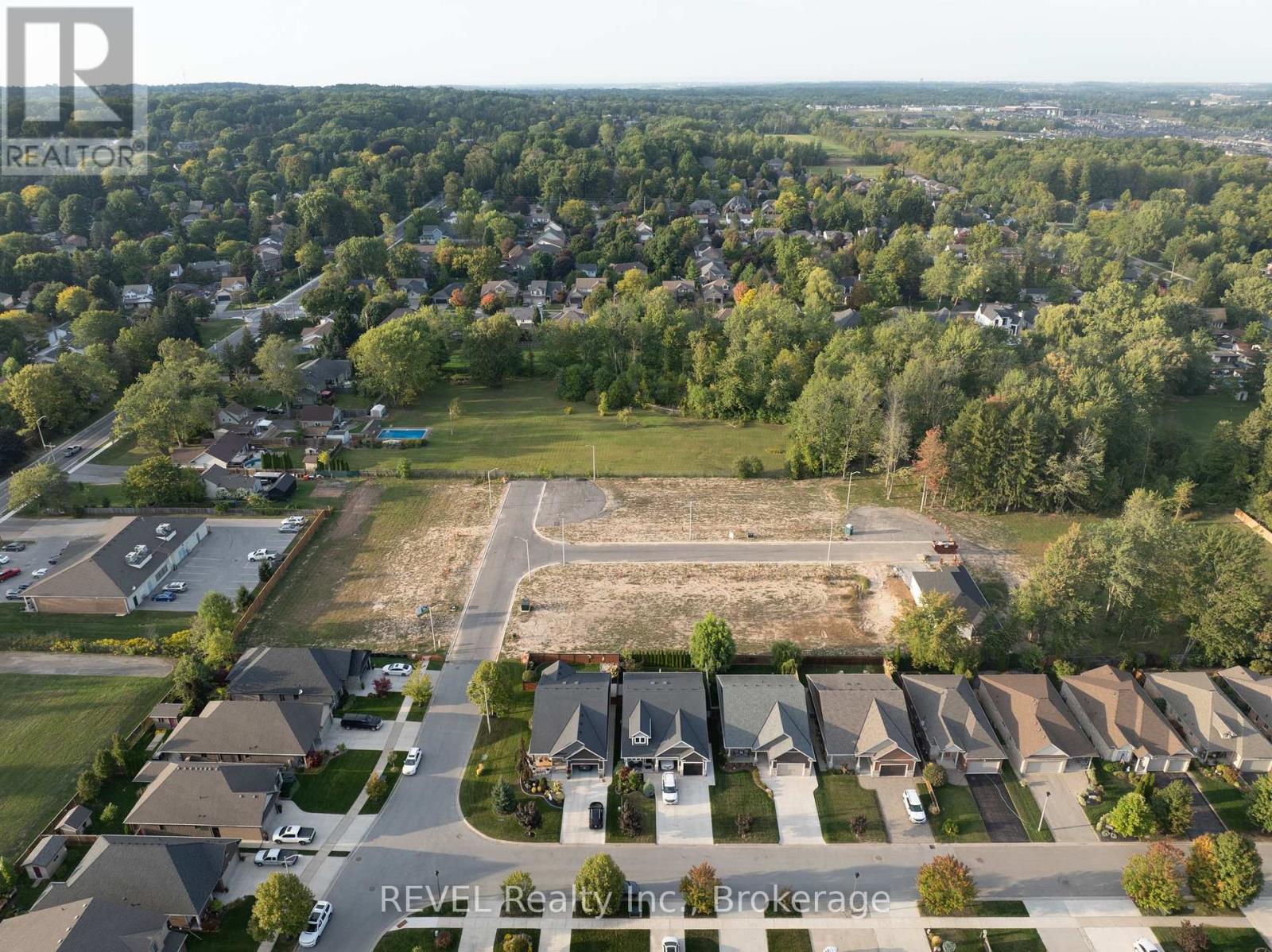 98 Tanner Drive, Pelham, Ontario  L0S 1E4 - Photo 5 - X12413674