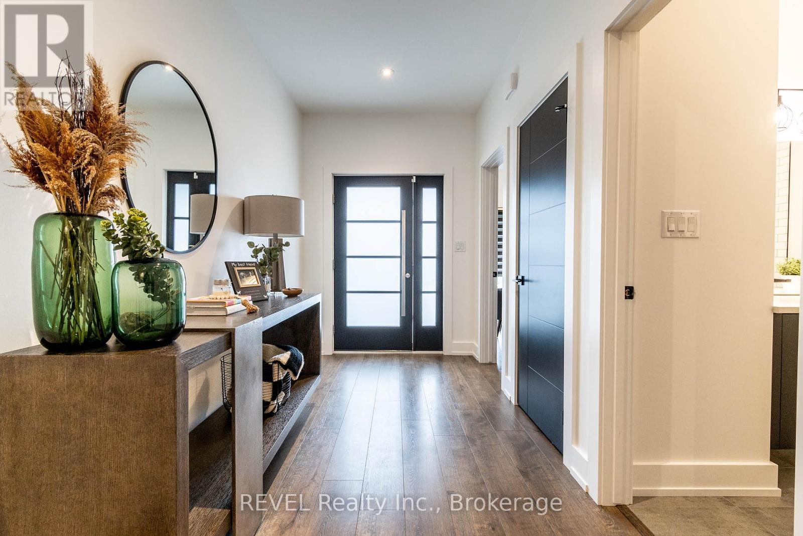 8 Stickles Street, Pelham, Ontario  L3C 3C3 - Photo 11 - X12413675