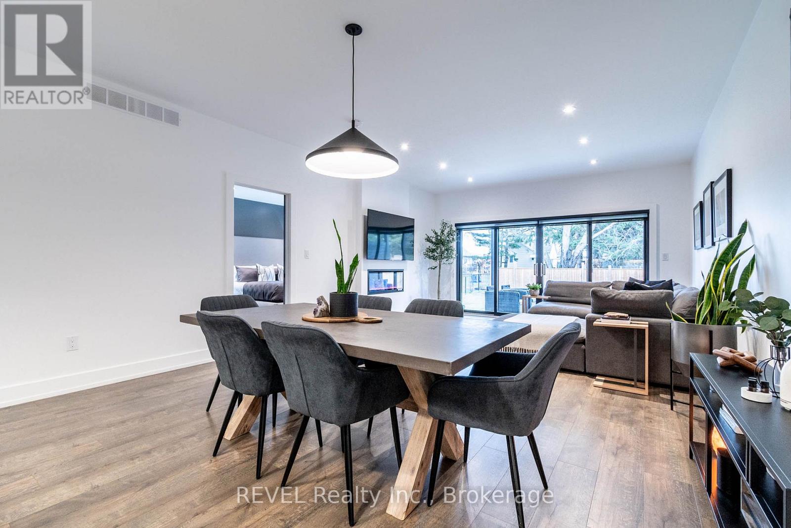 8 Stickles Street, Pelham, Ontario  L3C 3C3 - Photo 12 - X12413675