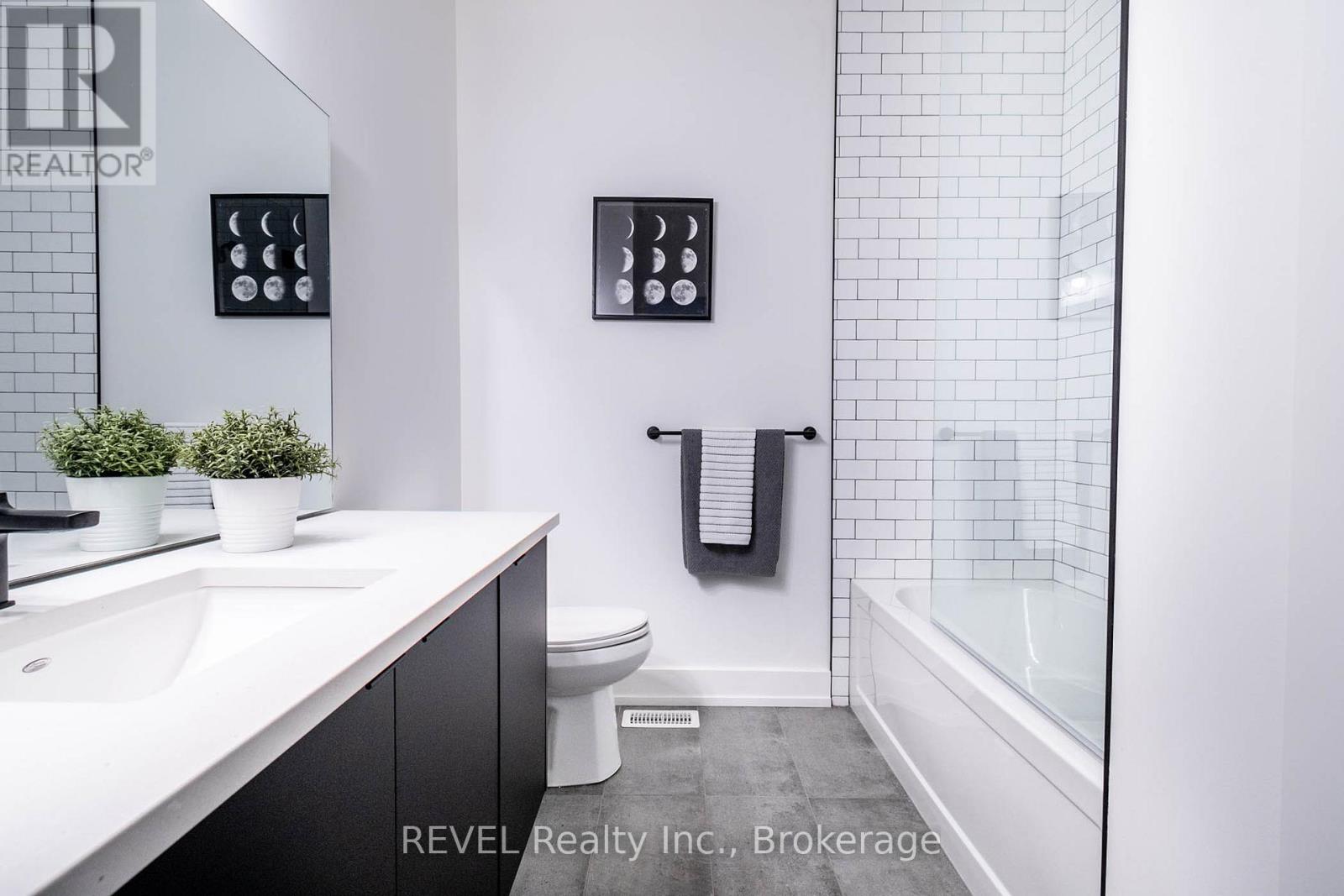 8 Stickles Street, Pelham, Ontario  L3C 3C3 - Photo 14 - X12413675