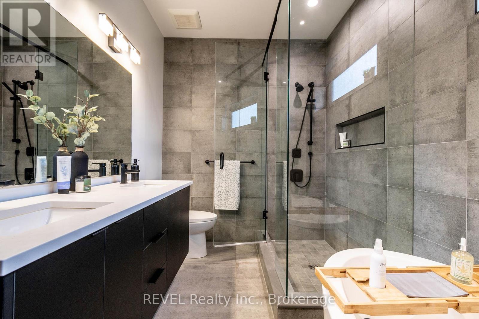 8 Stickles Street, Pelham, Ontario  L3C 3C3 - Photo 15 - X12413675