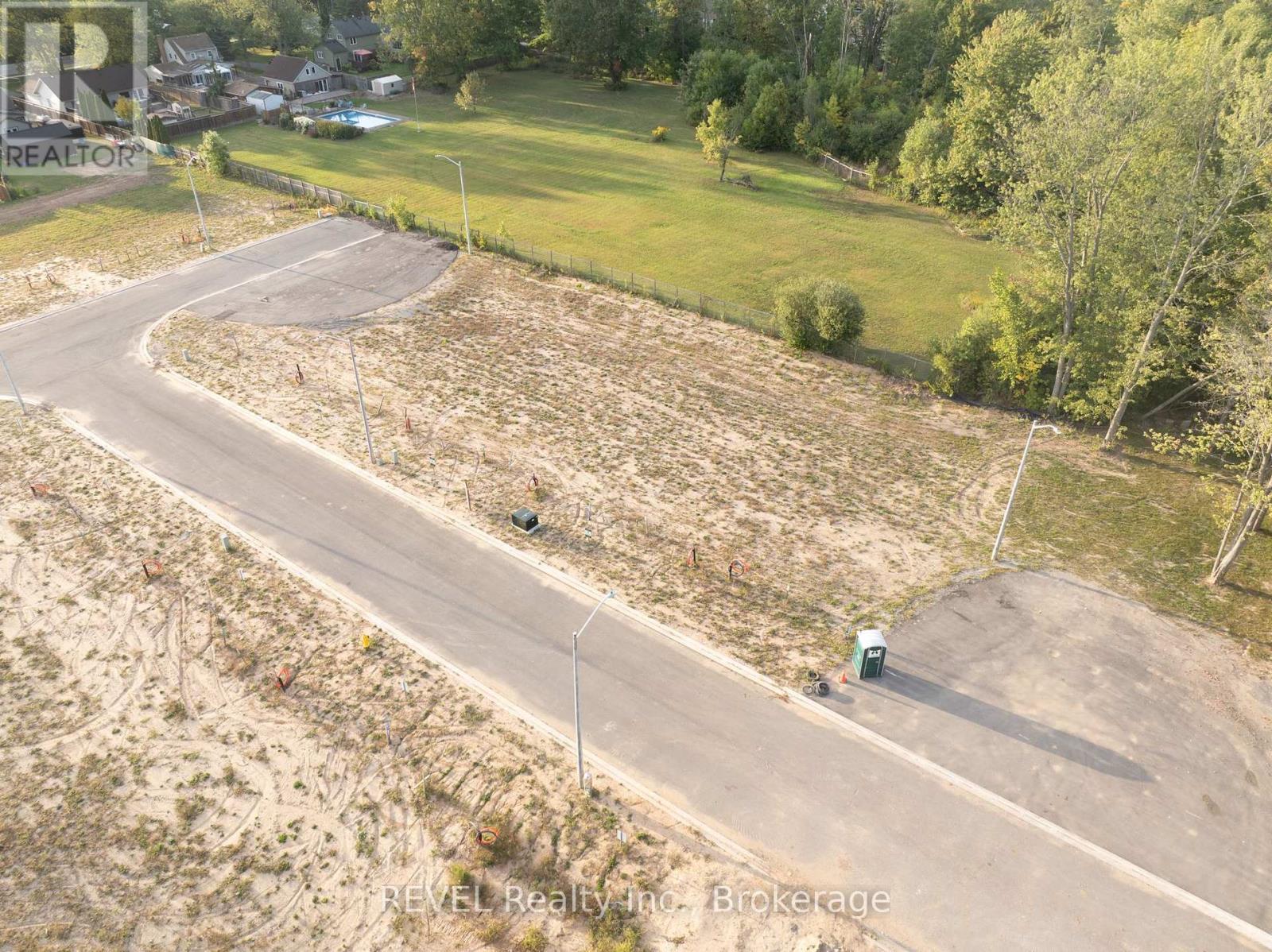 8 Stickles Street, Pelham, Ontario  L3C 3C3 - Photo 3 - X12413675