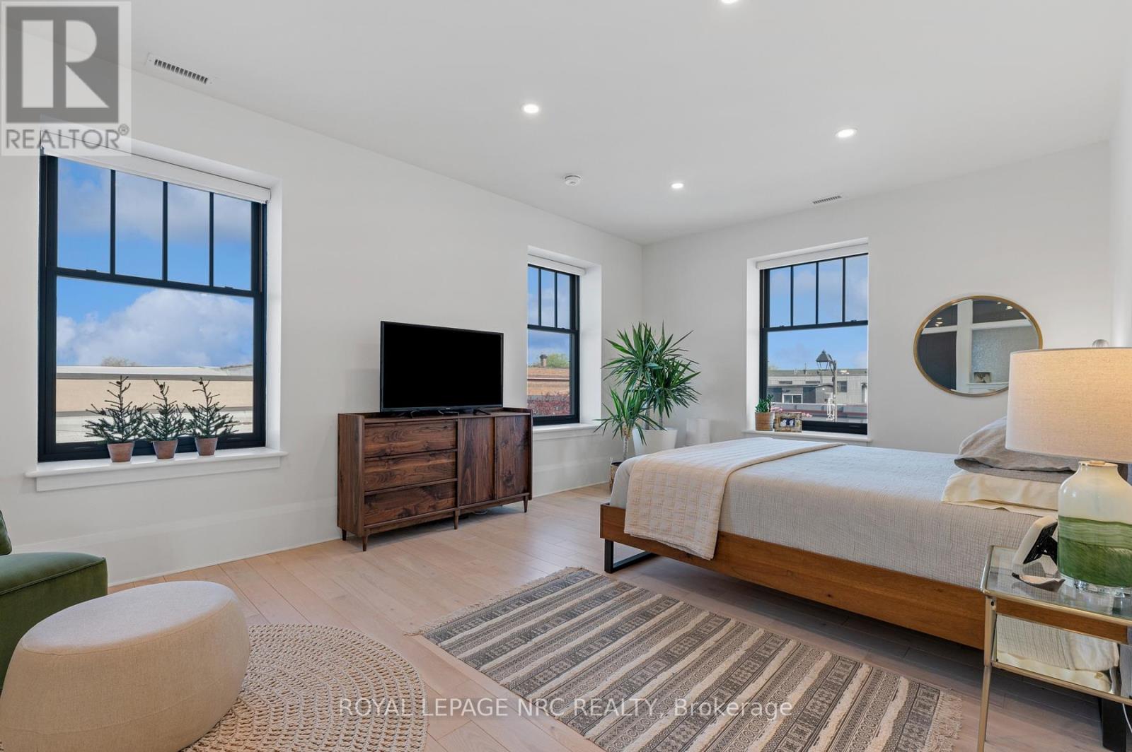 244 West Street, Port Colborne, Ontario  L3K 4E4 - Photo 32 - X12414351