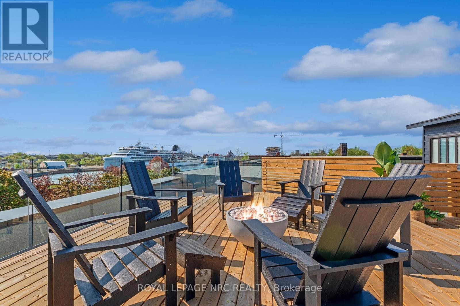 244 West Street, Port Colborne, Ontario  L3K 4E4 - Photo 7 - X12414351